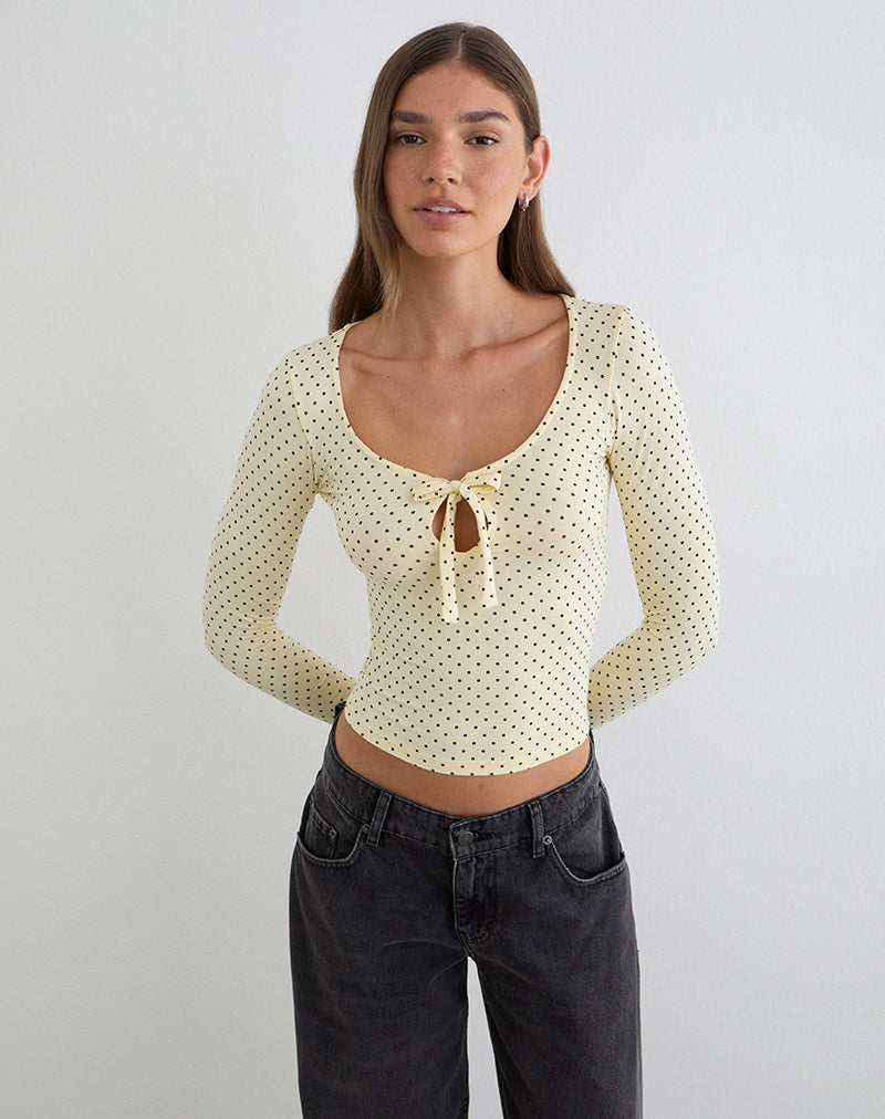 Image du haut à manches longues et noué sur le devant Kline en jersey de rayonne à pois micro crème