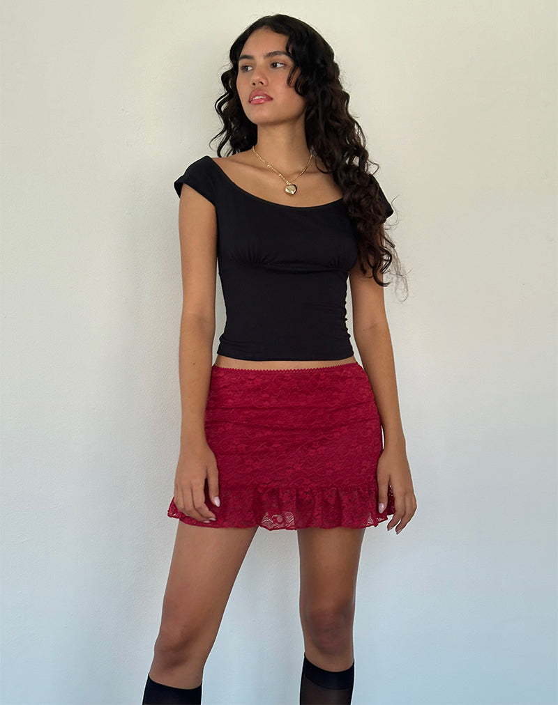 Image de la mini-jupe Krecia en dentelle rouge foncé