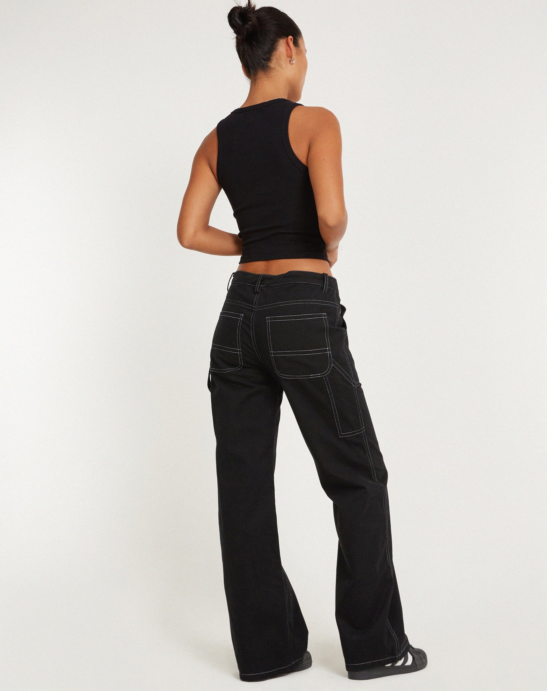Image de Kusnaedi Pantalon à jambes larges en noir et blanc à surpiqûres