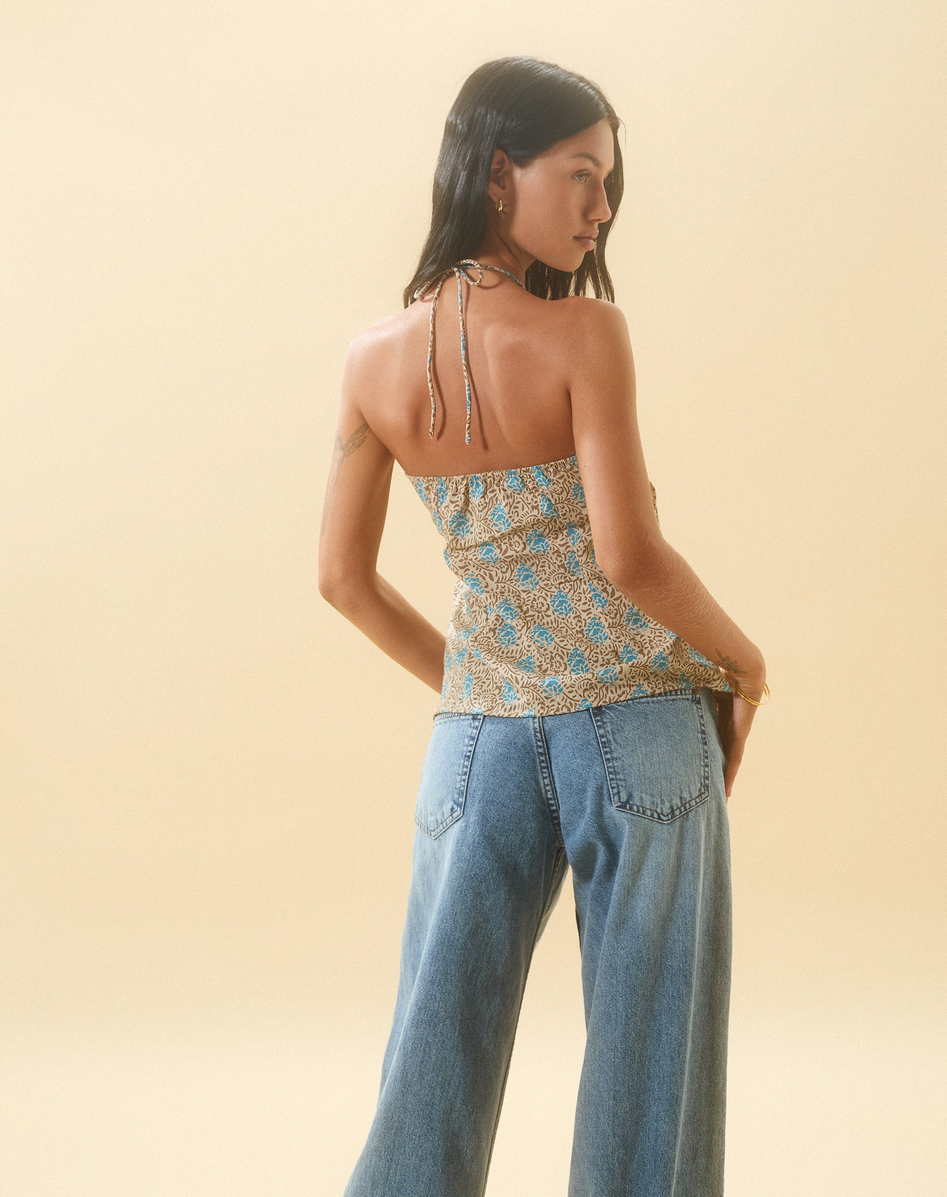 image de Laeri Halterneck Top in Bohemian Batik Blue Brown