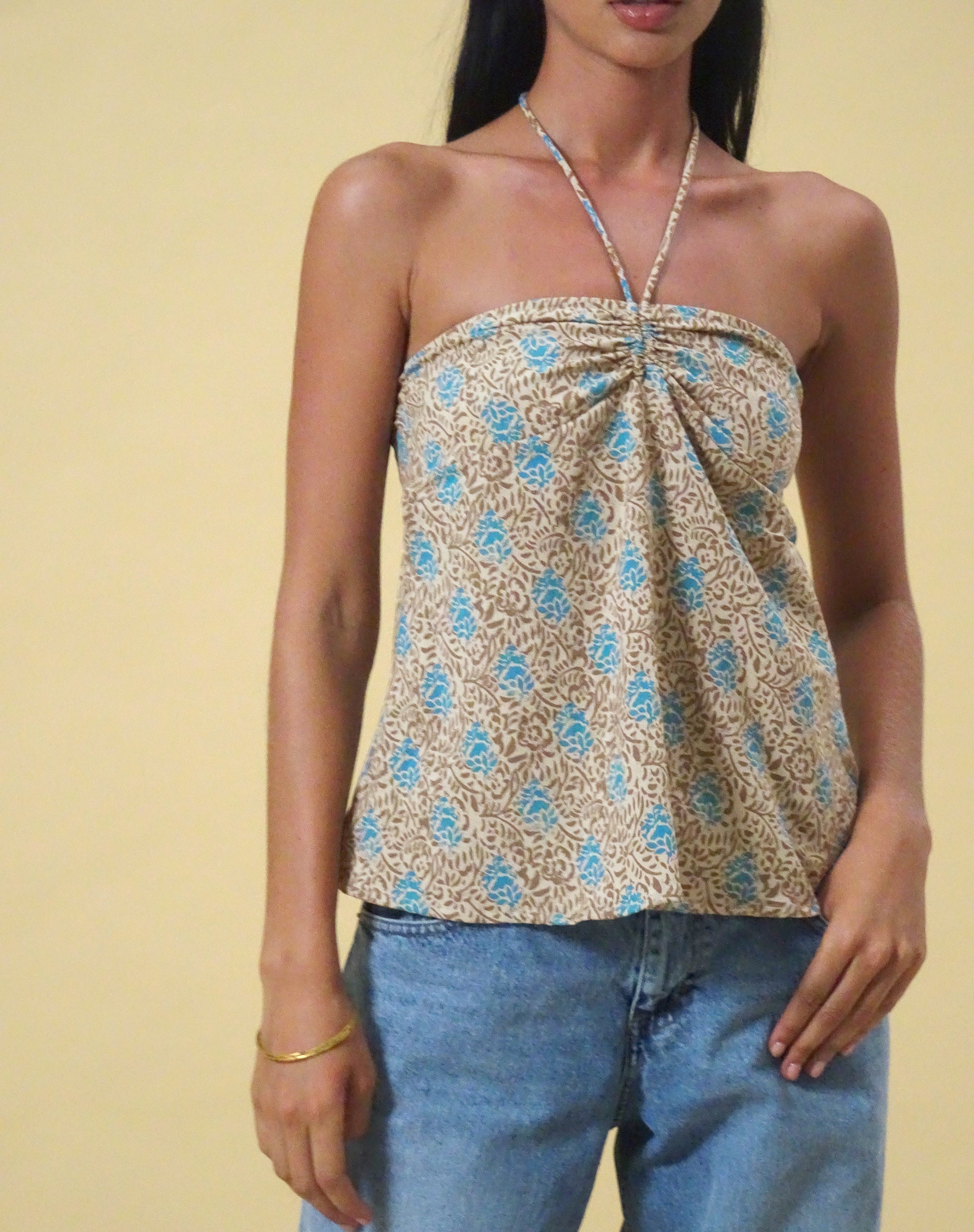 image de Laeri Halterneck Top in Bohemian Batik Blue Brown