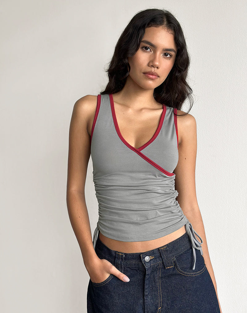 Laird Wrap Top in Grey with Adrenaline Red Binding (Top enveloppant Laird en gris avec fixation rouge adrénaline)