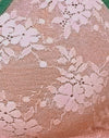 Maille rose avec bordure contrastée verte