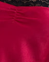  Rouge avec garniture en dentelle noire