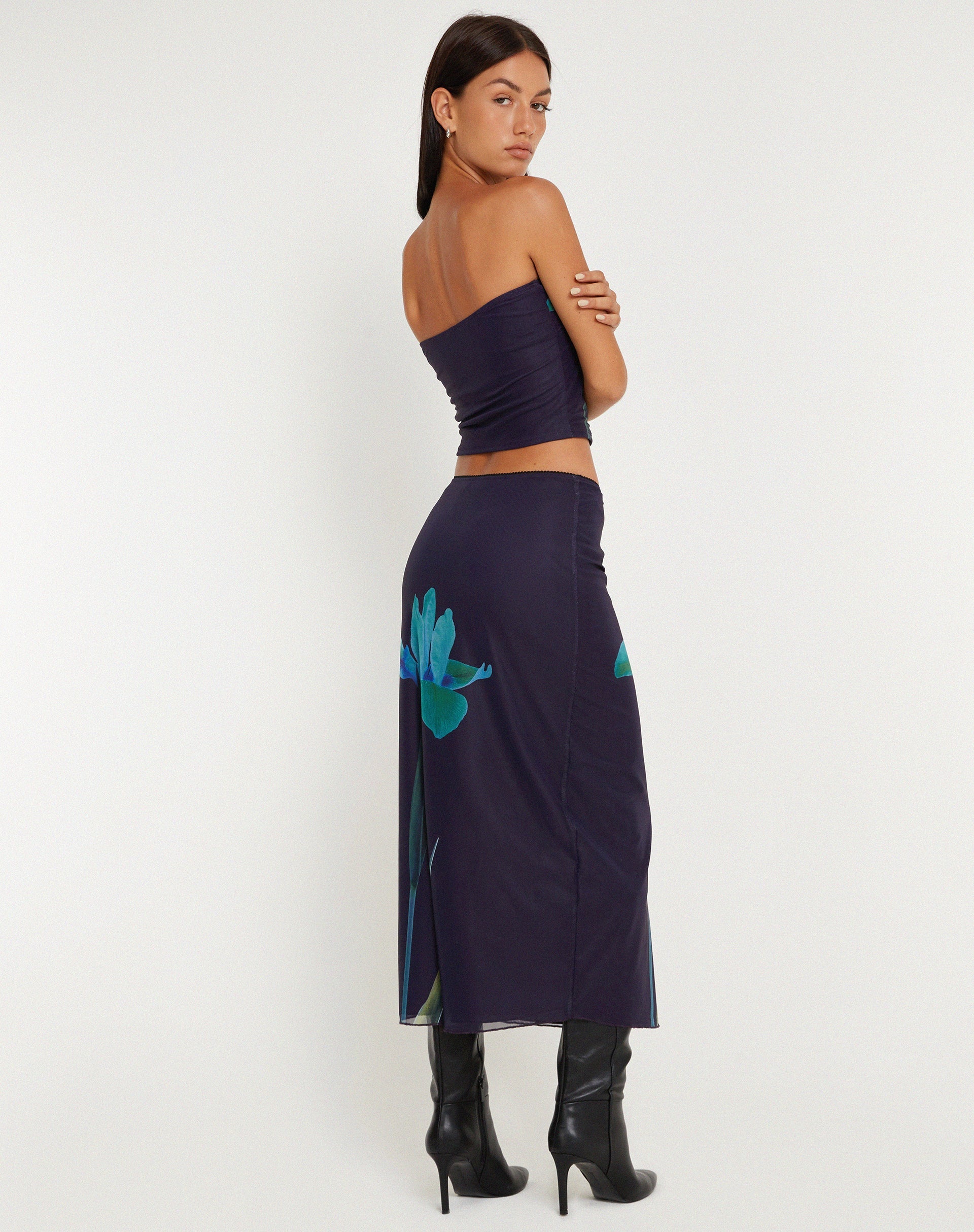Image de Shae Mesh Bandeu Top in Navy Flower