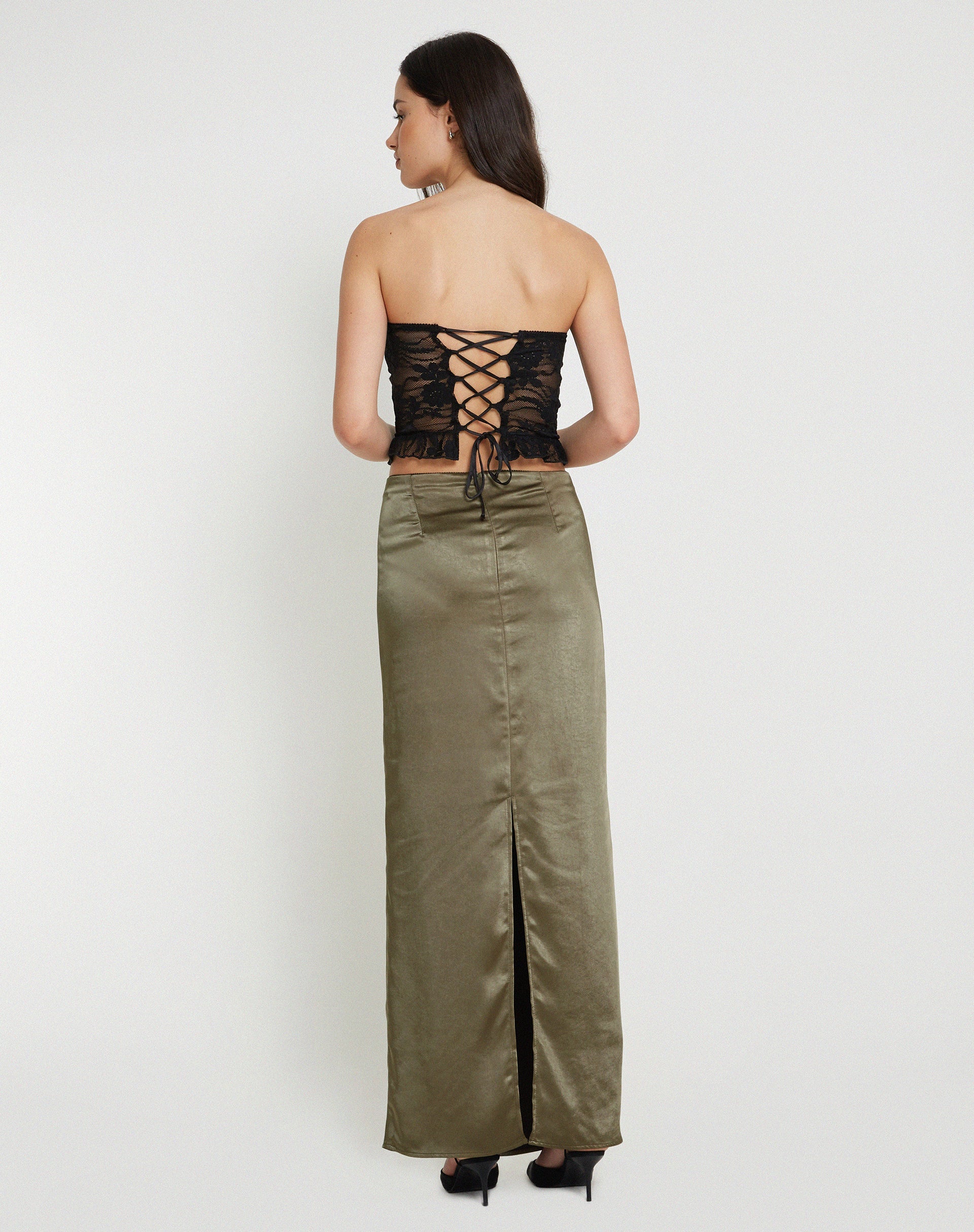 image de Layla Maxi Skirt in Satin Dark Olive