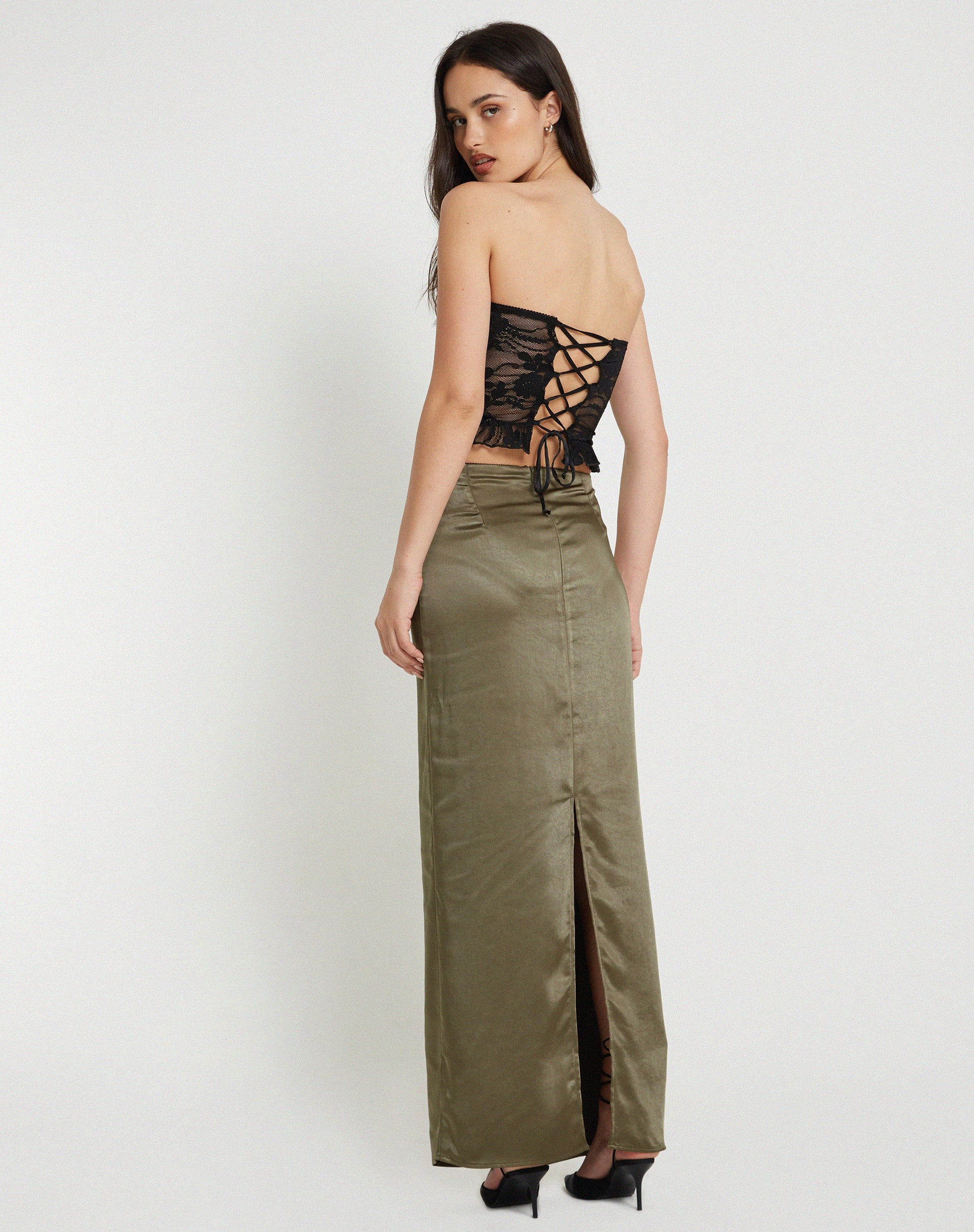 image de Layla Maxi Skirt in Satin Dark Olive