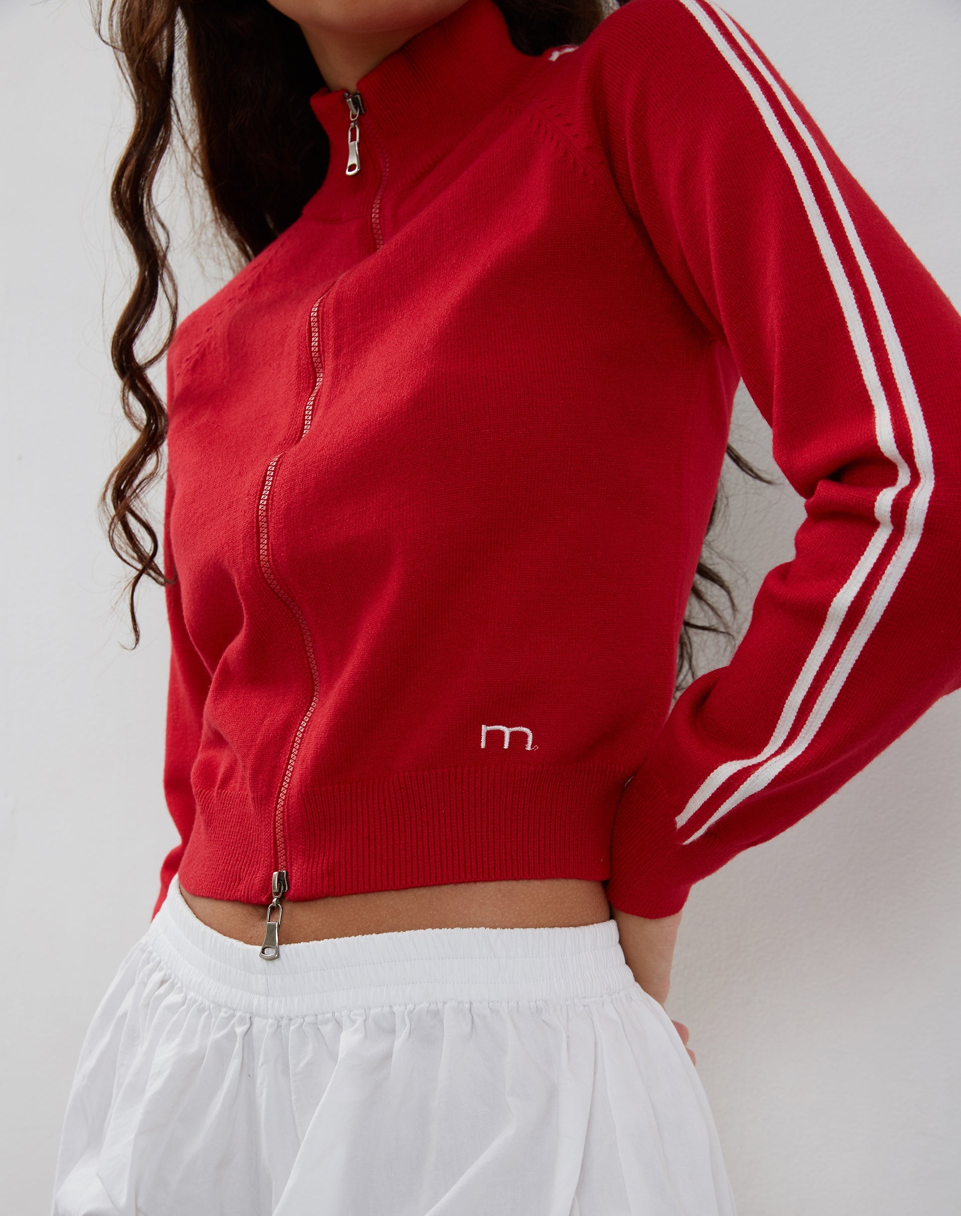 Image de la veste zippée Lennon en rouge avec bandes latérales blanches