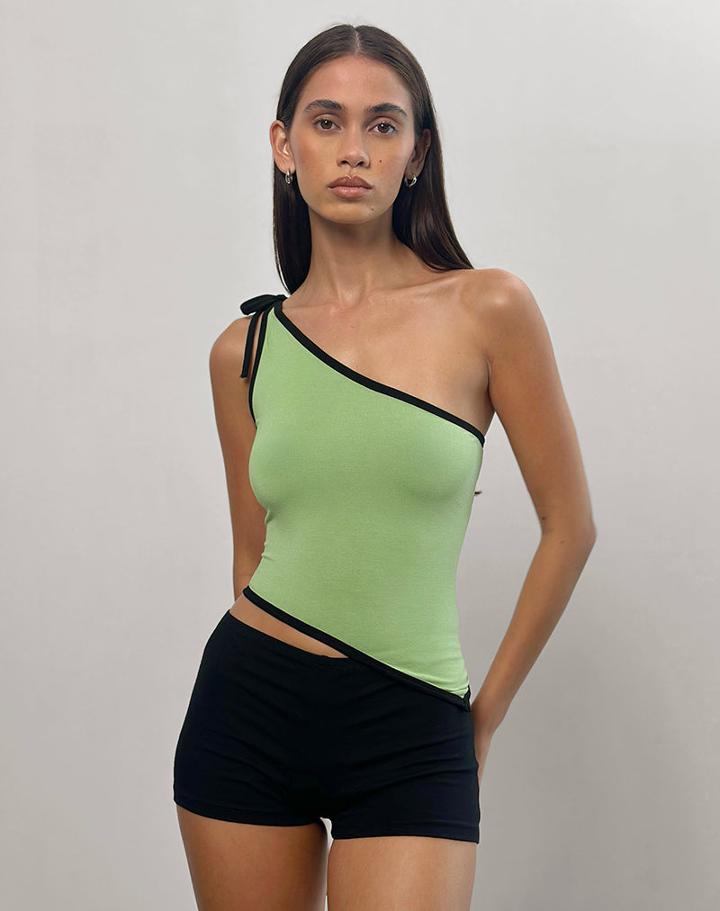 Lenti Asymmetric Top in Sage Green with Black Binding (Top asymétrique Lenti en vert sauge avec des bordures noires)