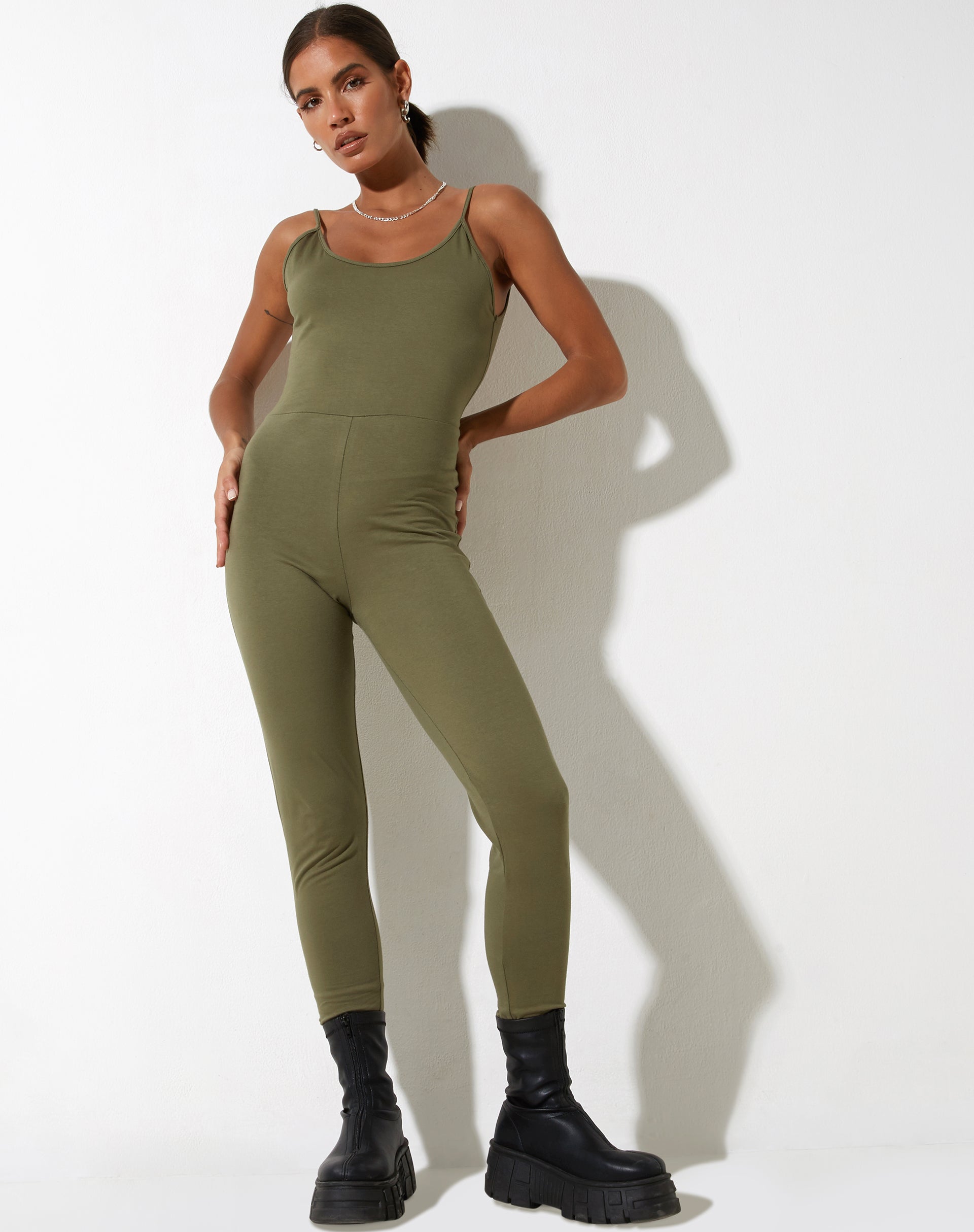image de Leola Unitard en feuille de vigne