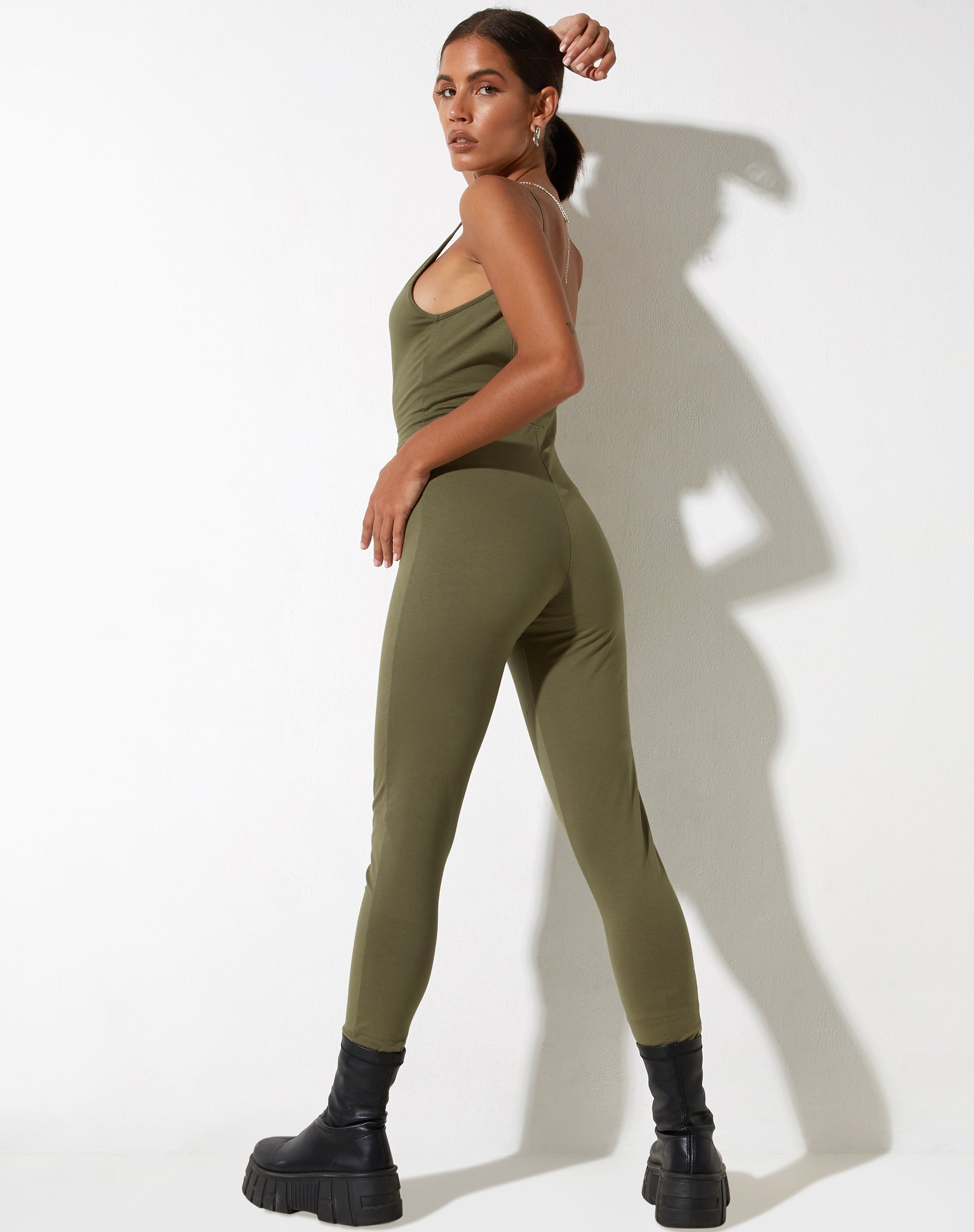 image de Leola Unitard en feuille de vigne