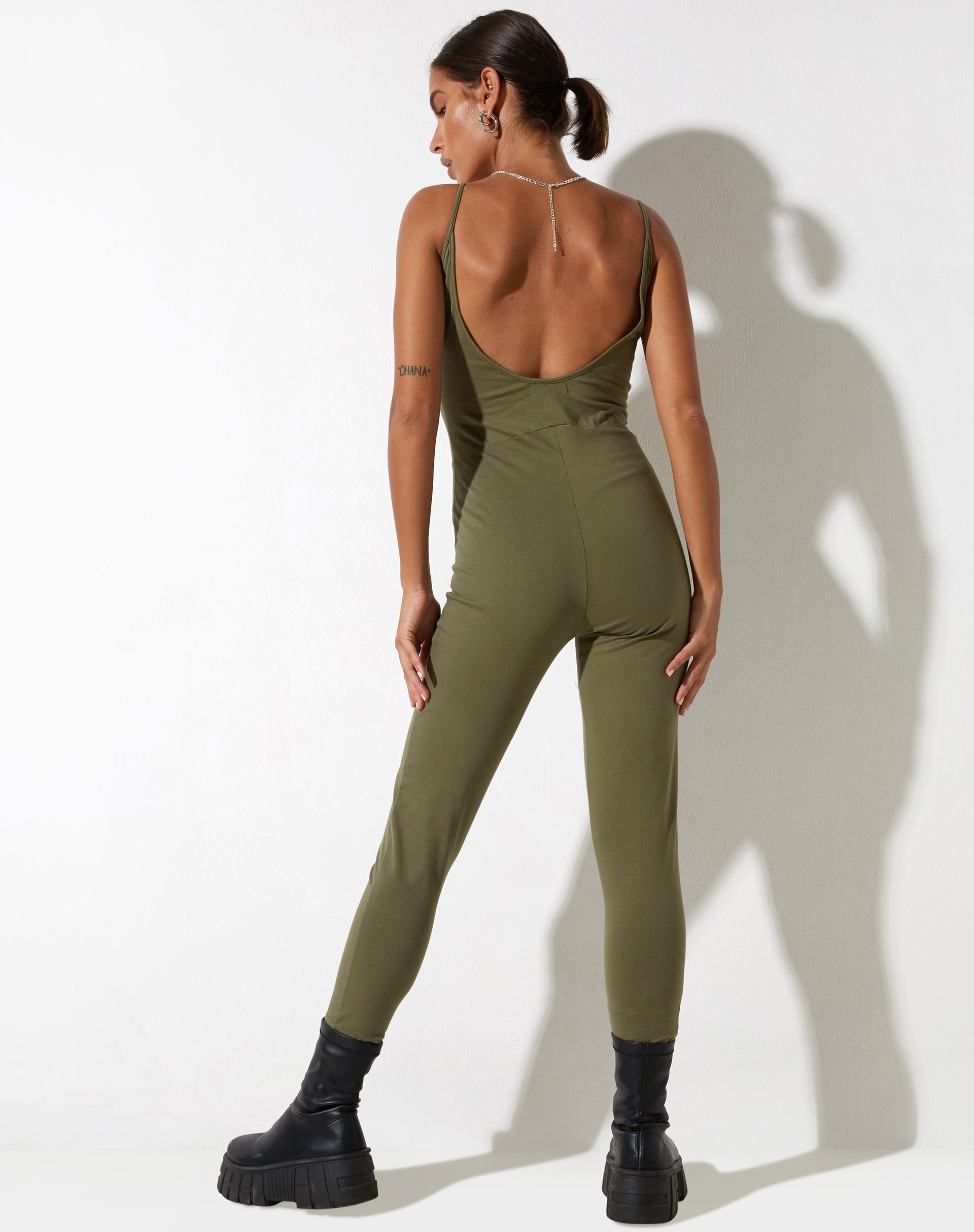 image de Leola Unitard en feuille de vigne