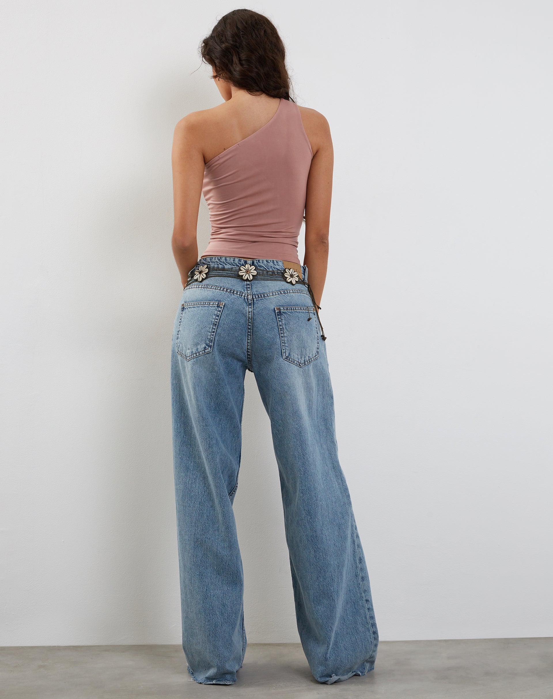 Image de Letitia O Ring One Shoulder Crop Top in Dusty Pink
