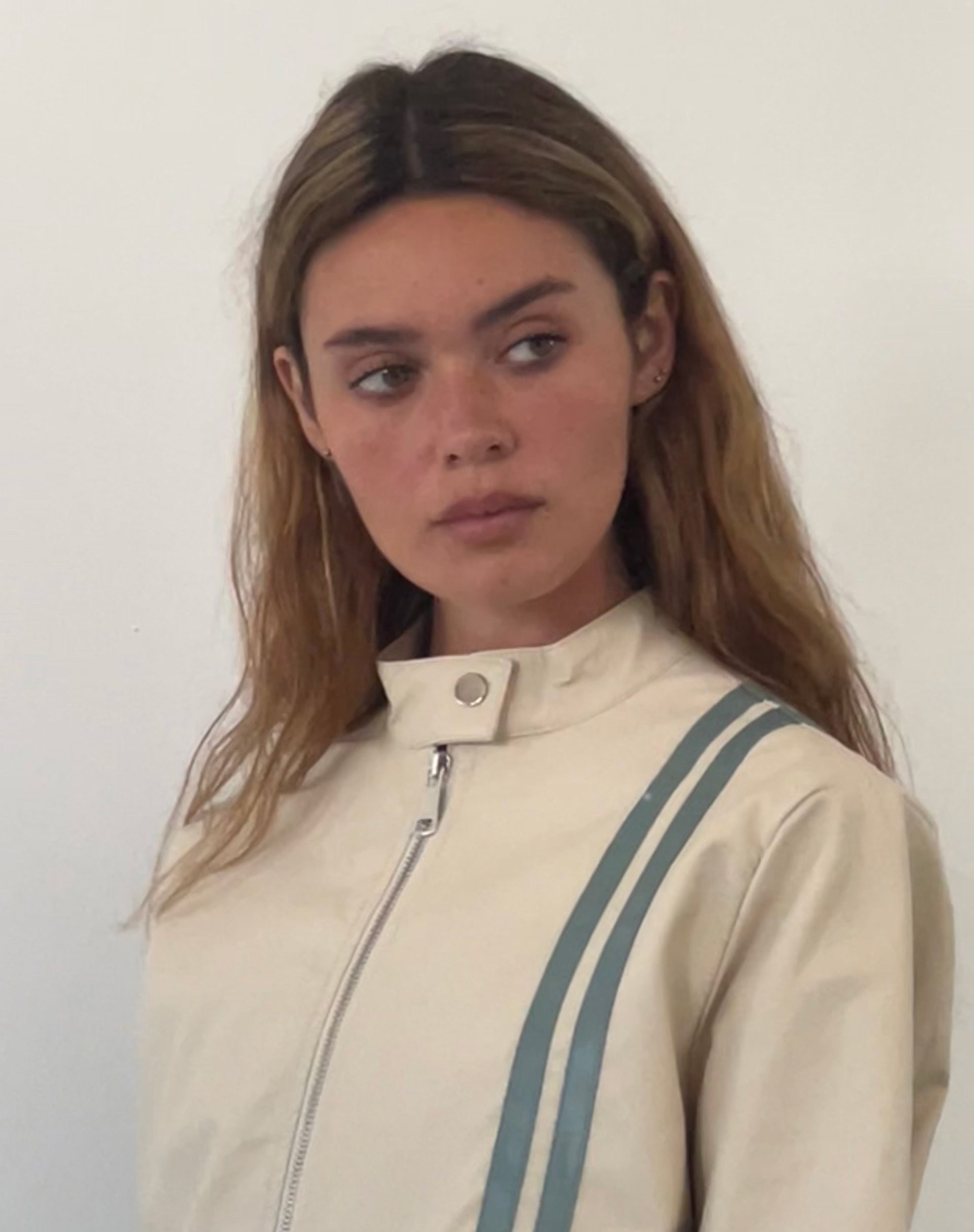 Image de la veste Lewis en PU crème à rayures bleues