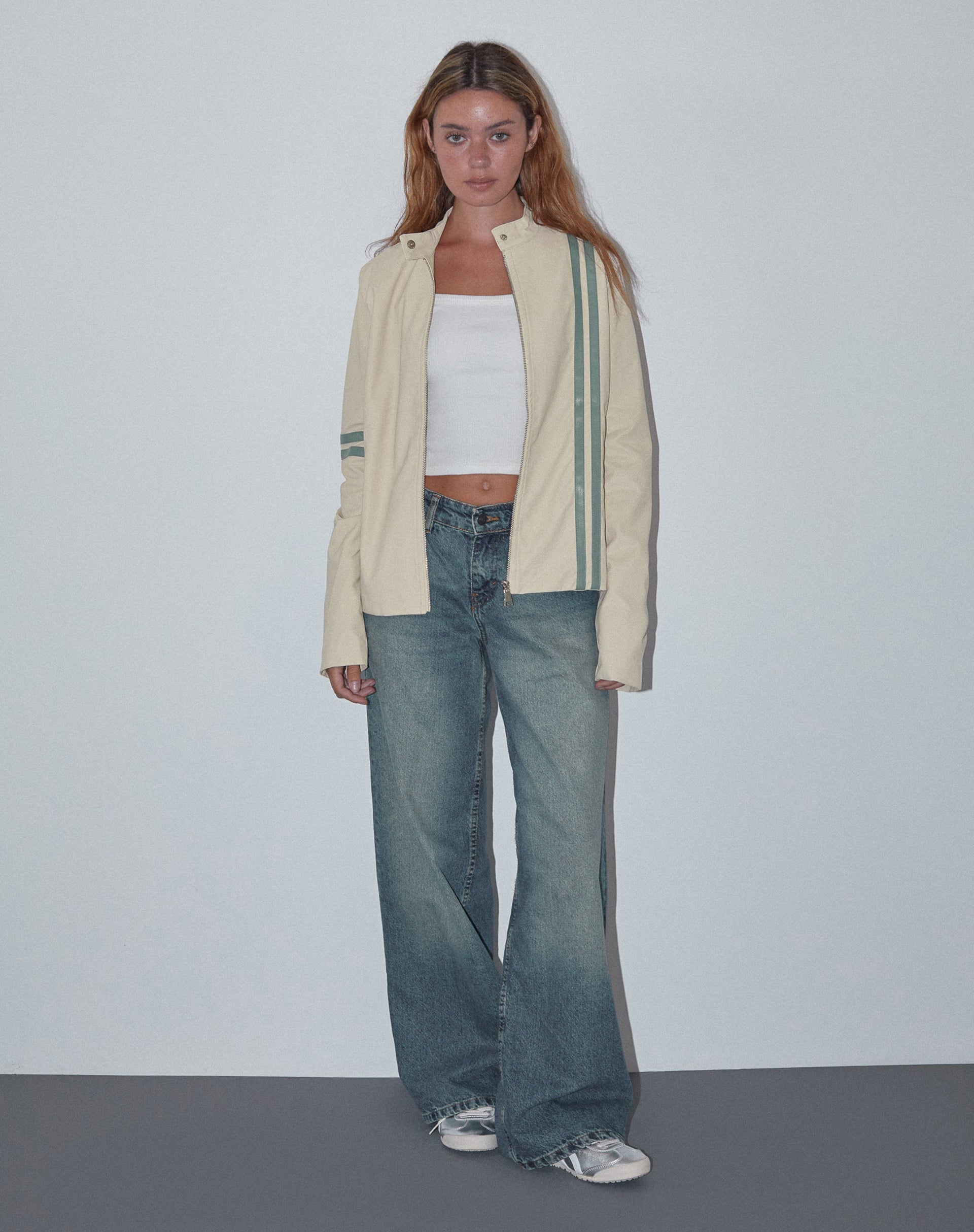 Image de la veste Lewis en PU crème à rayures bleues
