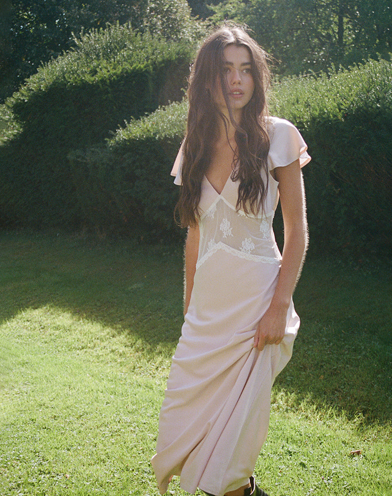 Image de Lirenda Midi Dress in Satin Baby Pink