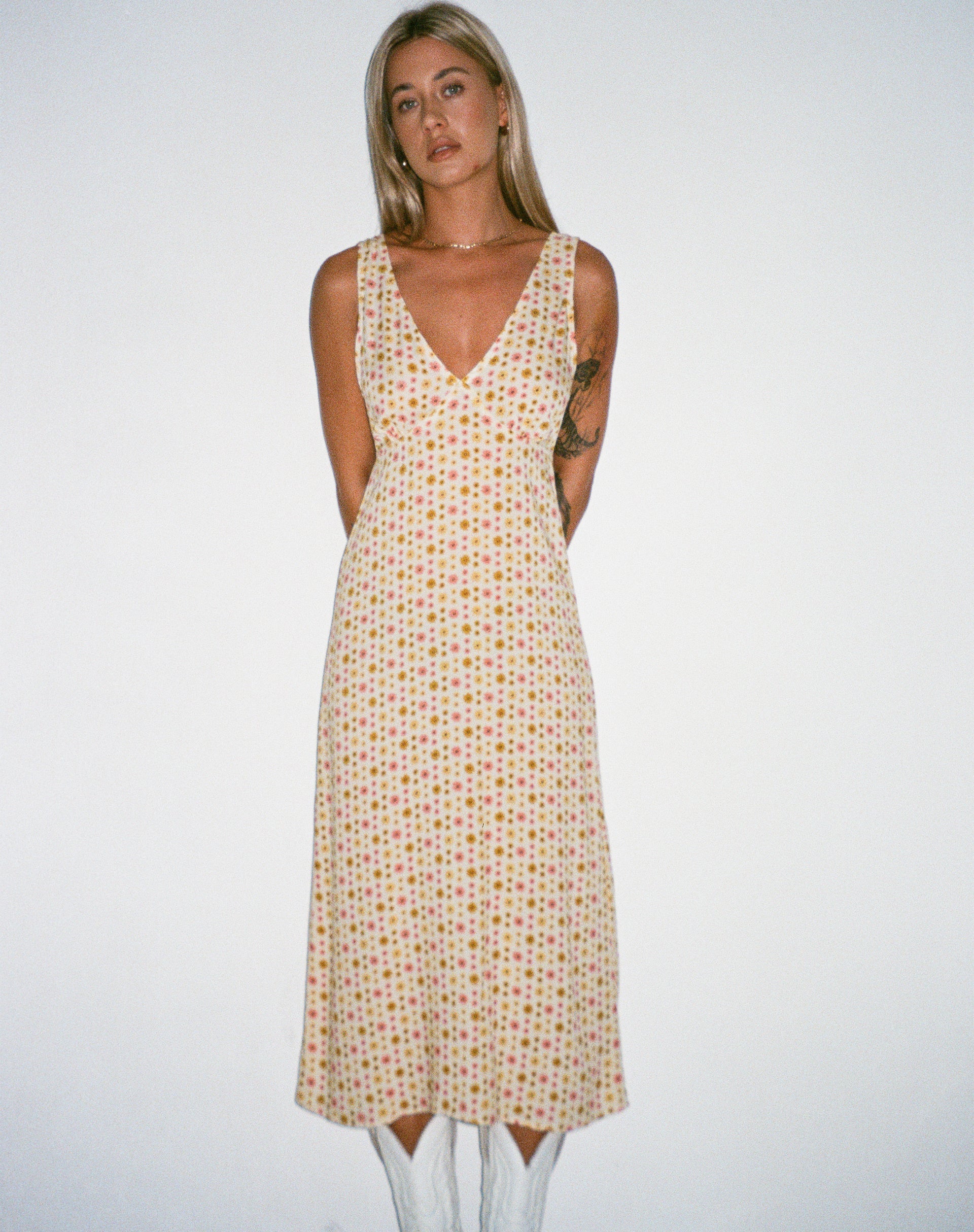 Image de Lisheva Midi Dress in Daisy Chain Cream