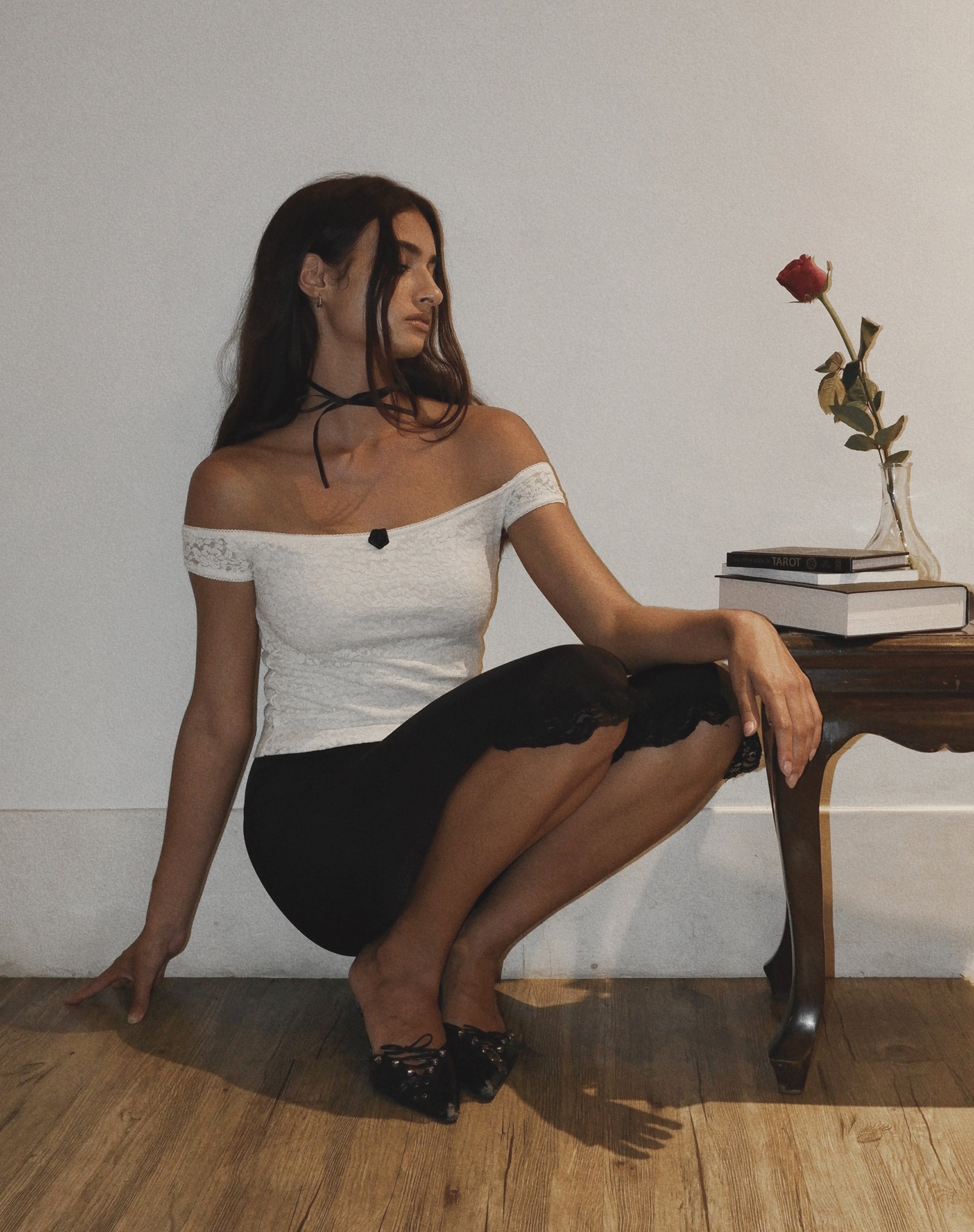 Image de Lonnie Bardot Top in Rose Lace Ivory