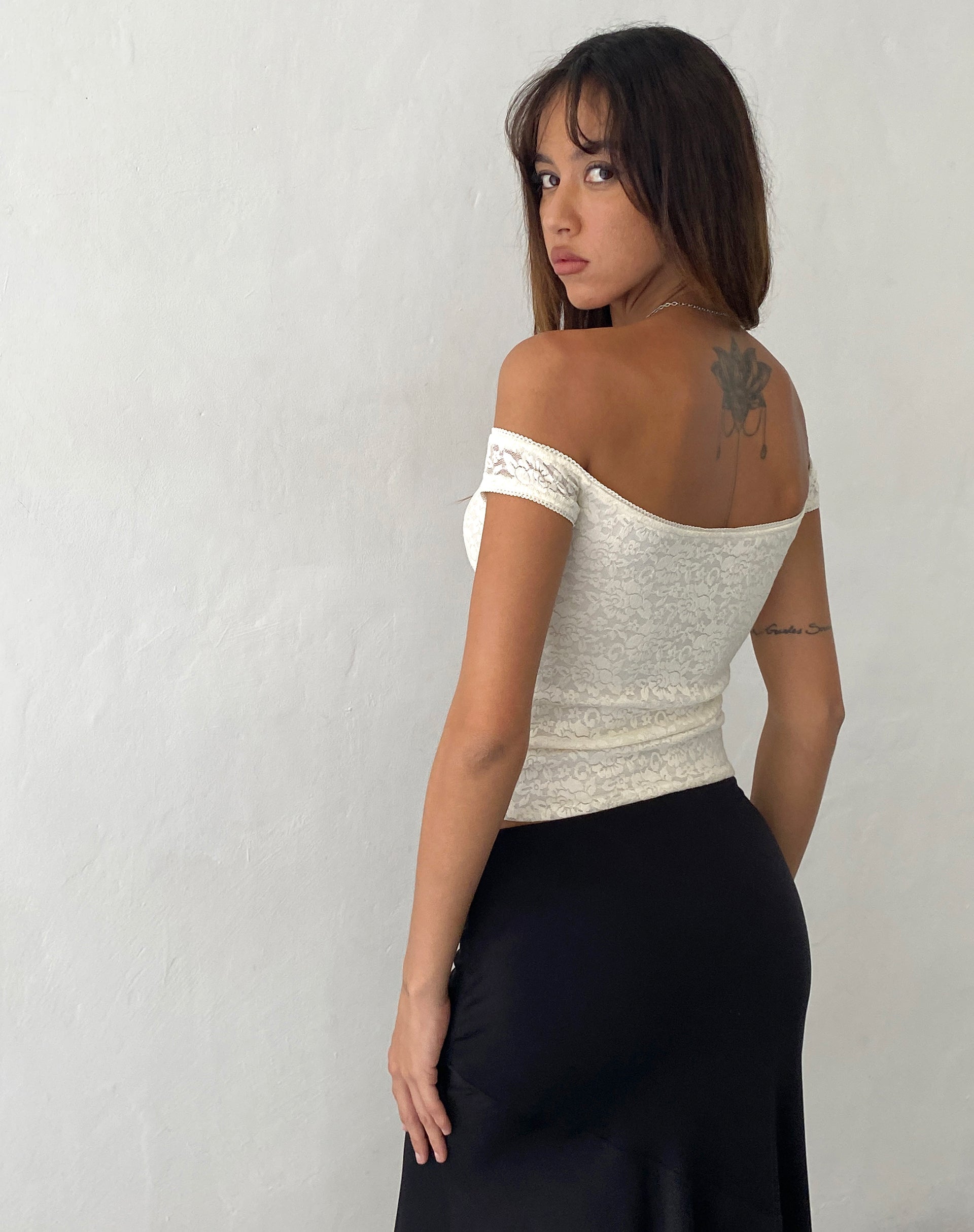 Image de Lonnie Bardot Top in Rose Lace Ivory