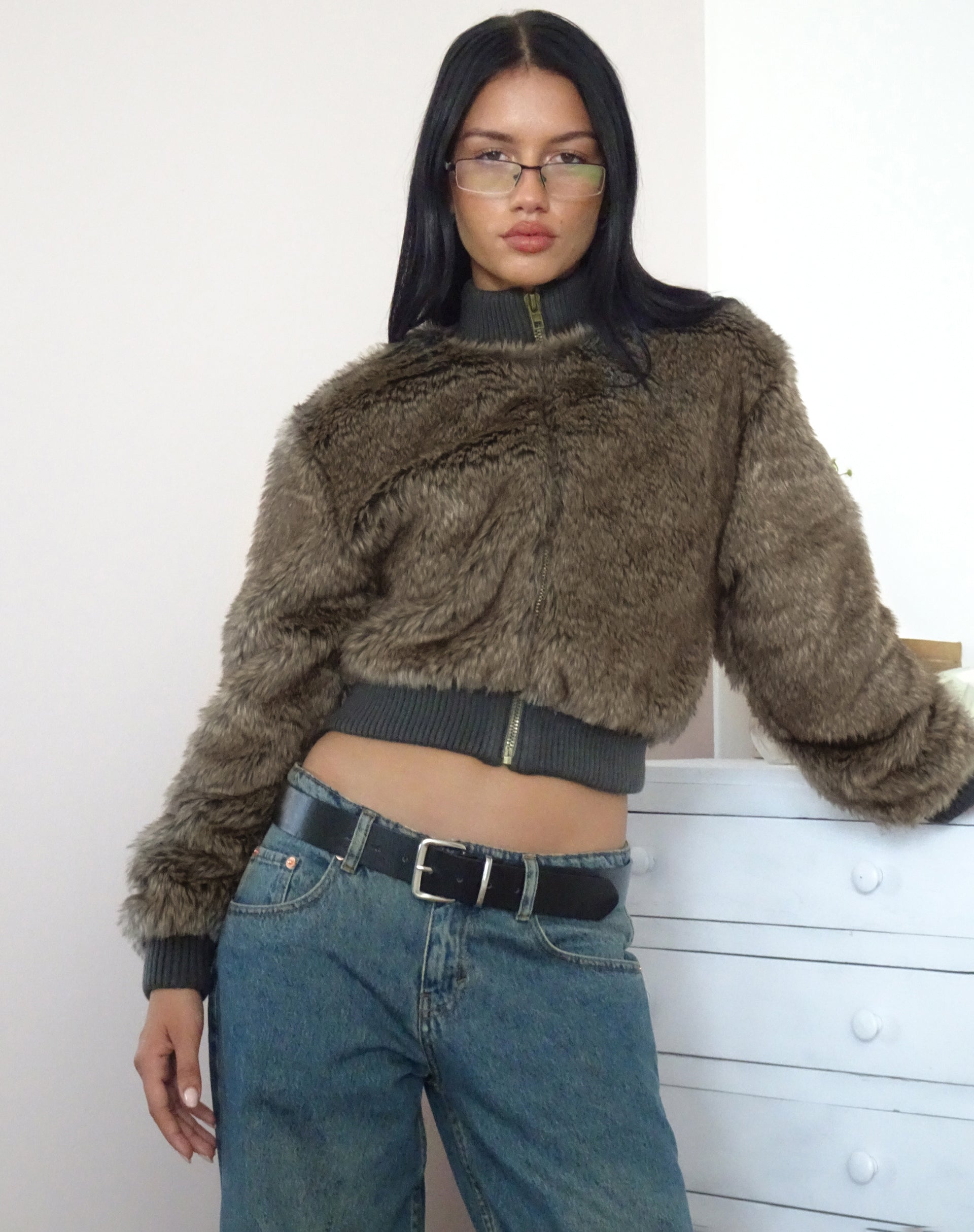Image de la veste Lovina en fausse fourrure marron