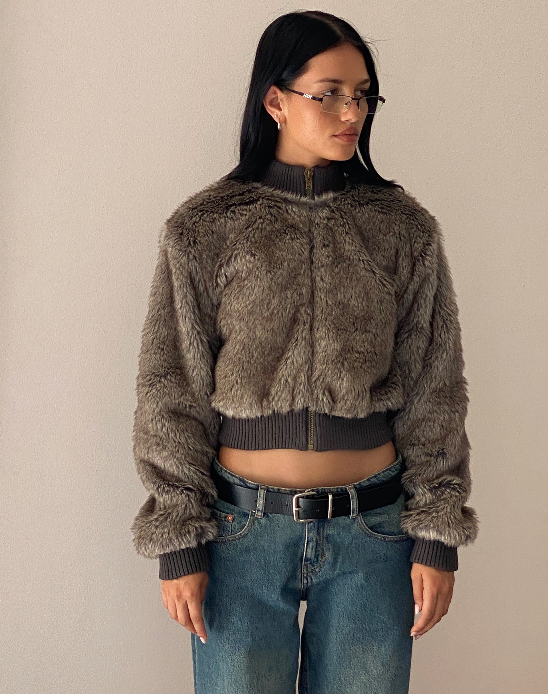 Image de la veste Lovina en fausse fourrure marron