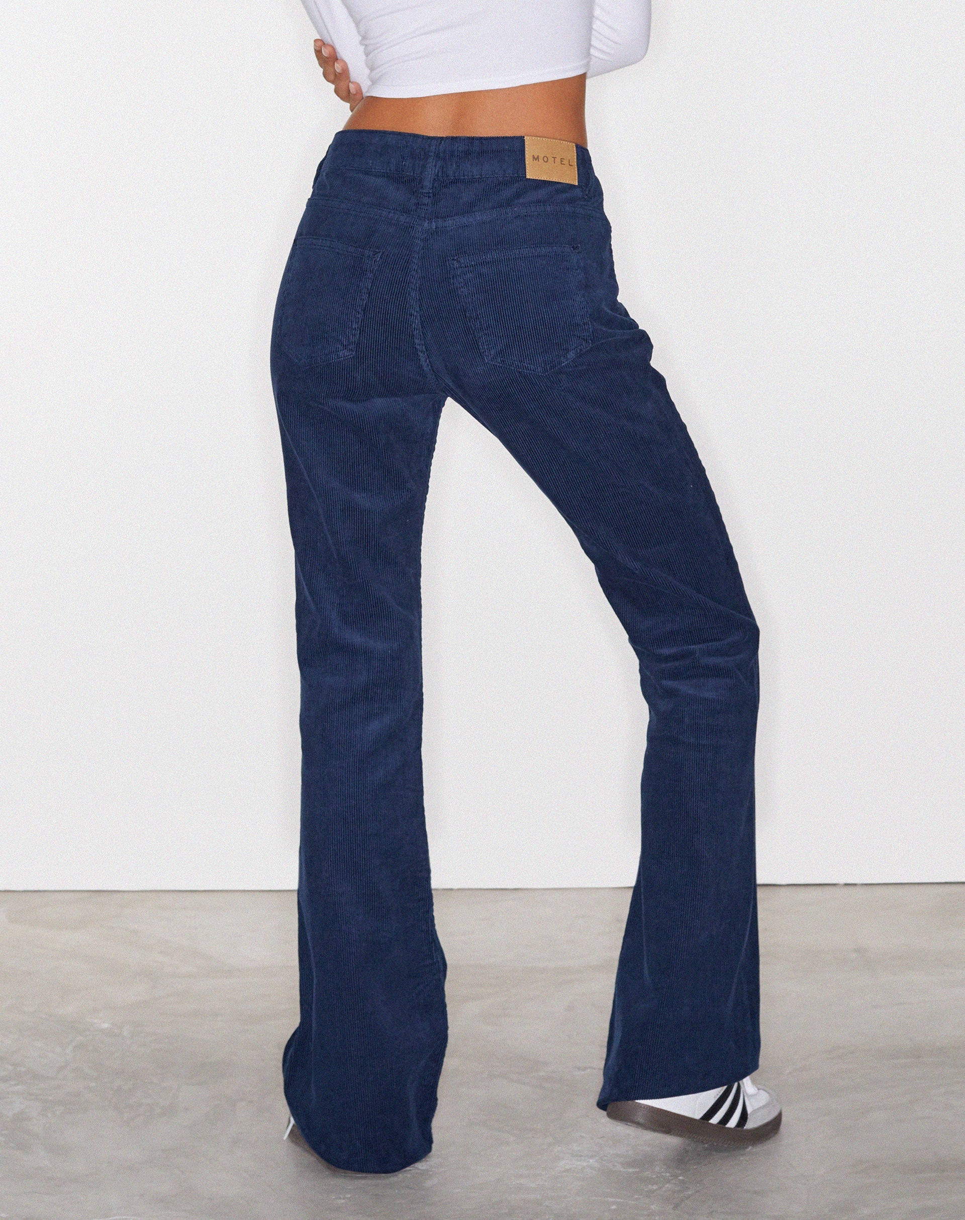 Image de Jeans Bootleg à taille basse en Cord Navy
