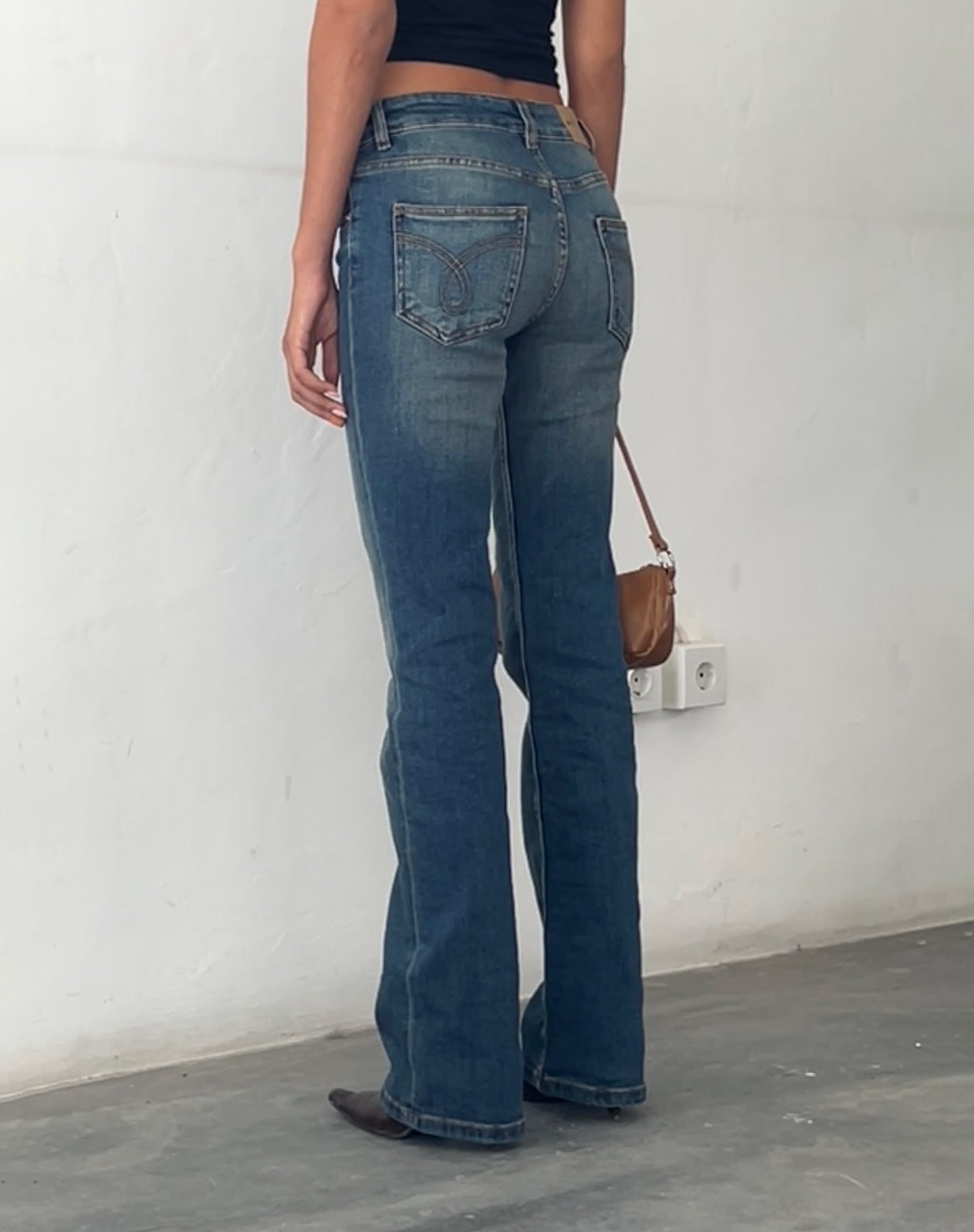 Image de Jeans Bootleg à taille basse en bleu moyen vintage