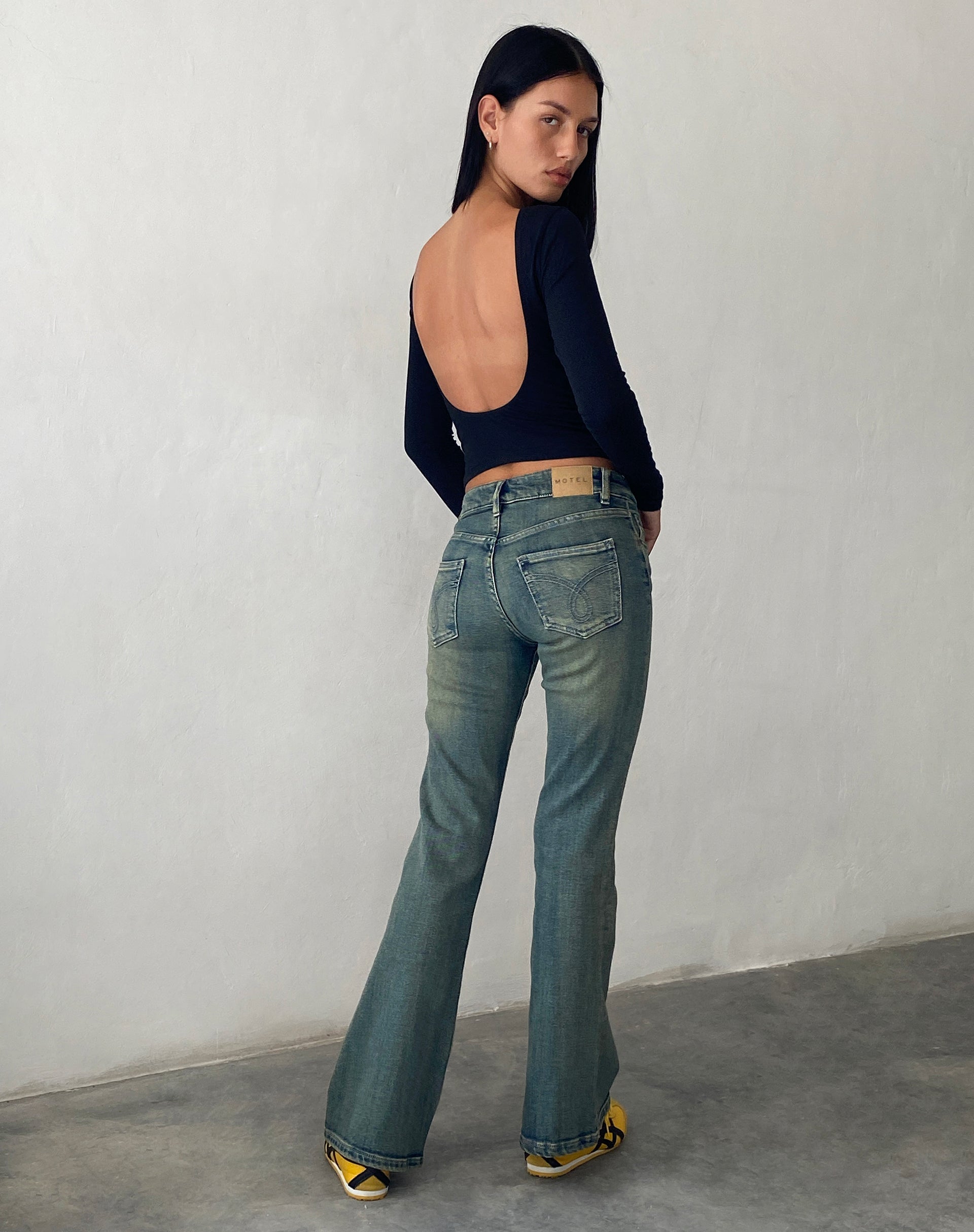 Image de Jeans évasés à taille basse, lavés en vert