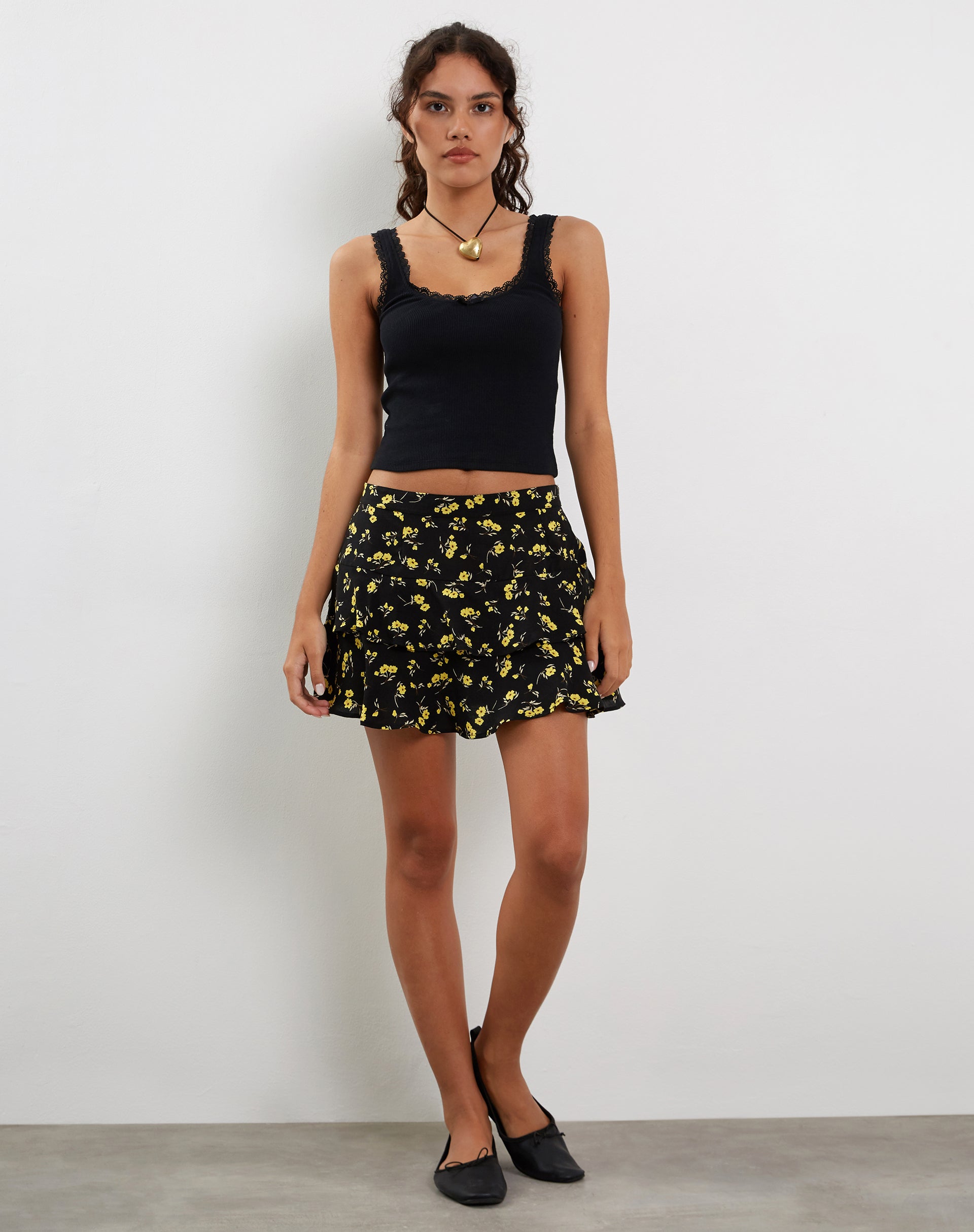 Image de Lowisa Mini jupe à volants en Buttercup Black Yellow