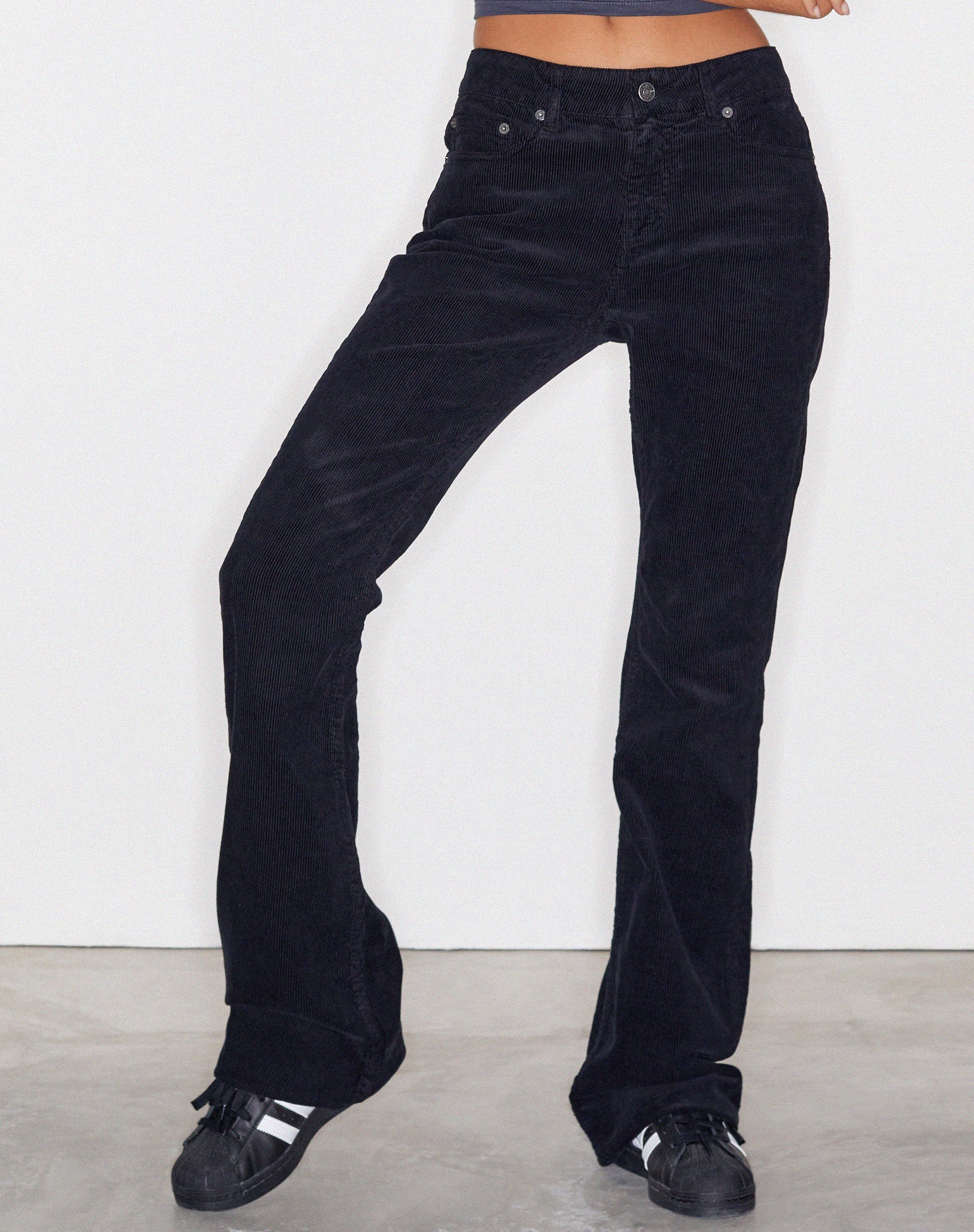 Image de Jeans Bootleg à taille basse en velours côtelé noir