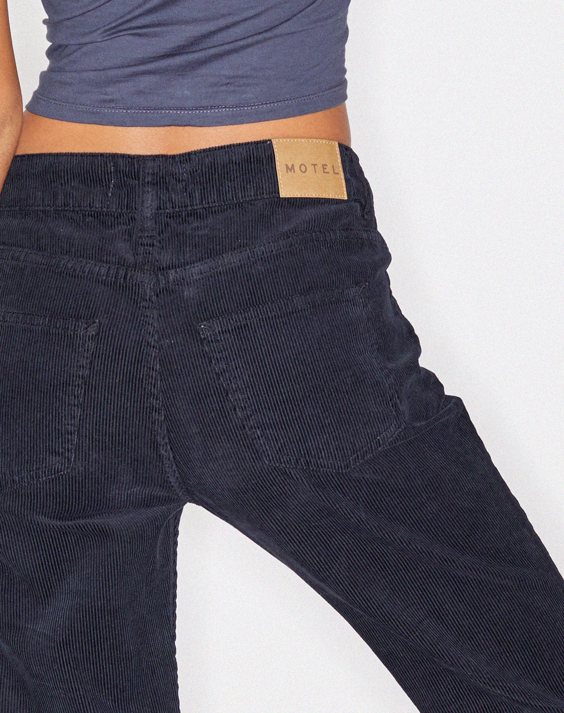 Image de Jeans Bootleg à taille basse en velours côtelé noir