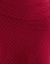 Rouge avec impression micro-polka noire