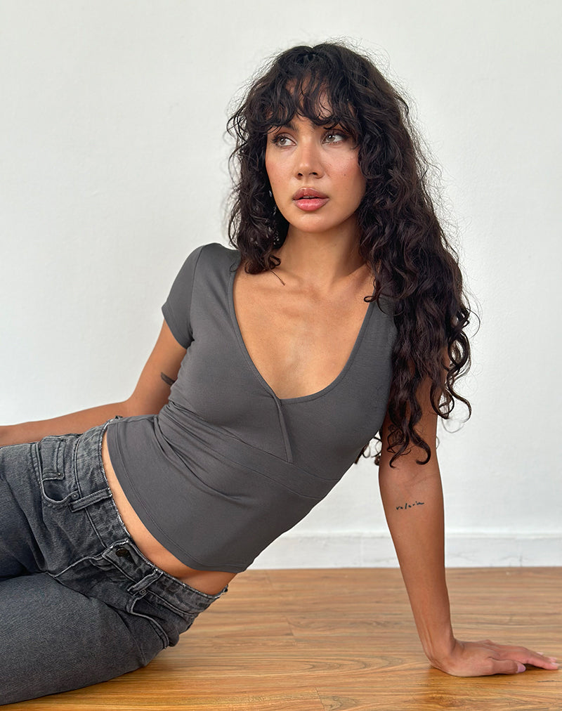 Machiko Plunge Wrap Top in Charcoal Grey (Top enveloppant plongeant en gris anthracite)