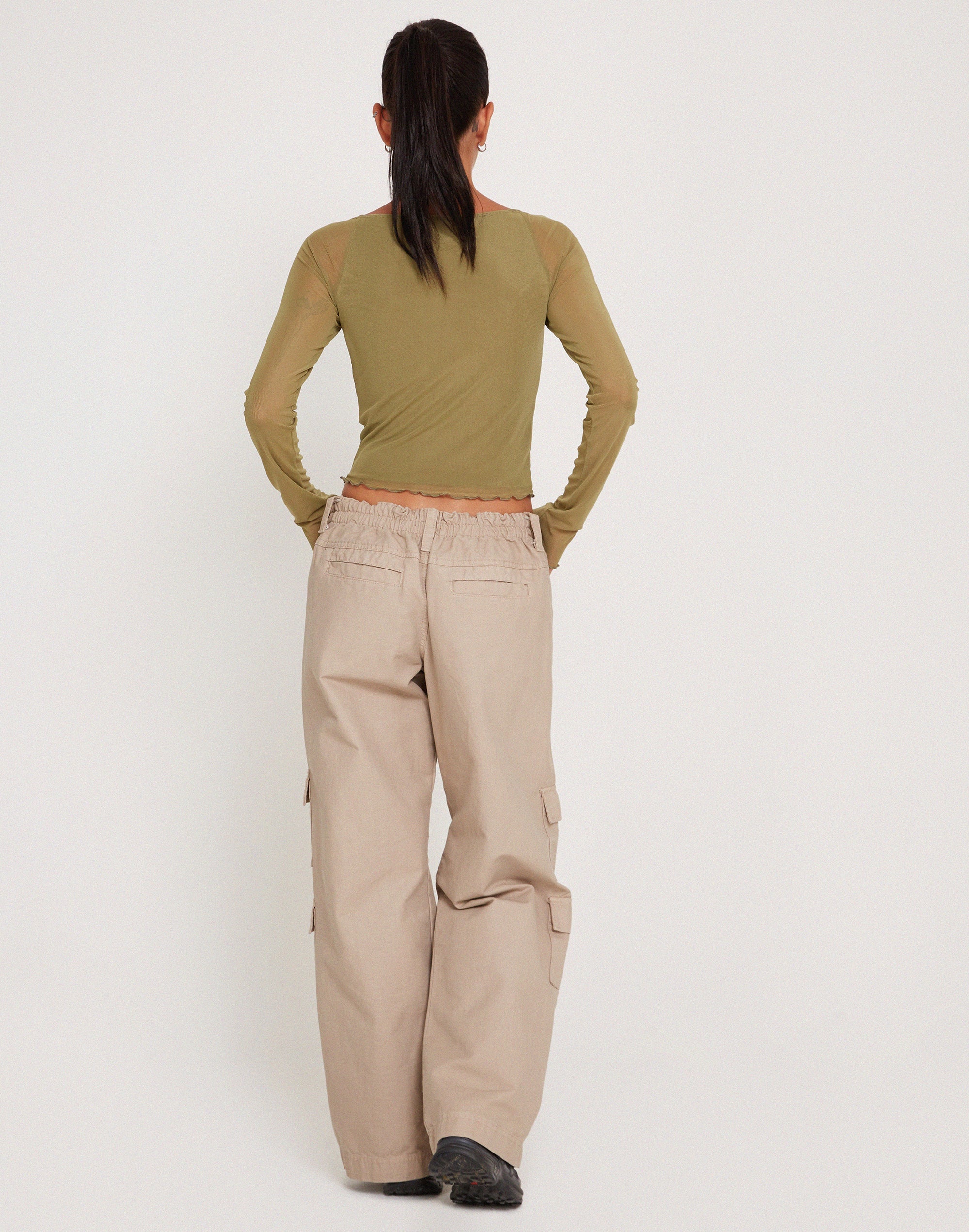 Image de Mahira Long Sleeve Mesh Top in Olive