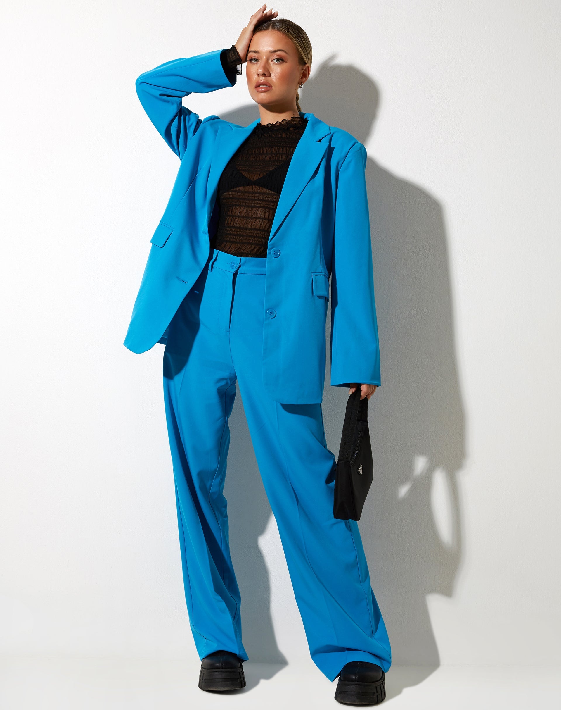 image du pantalon Abba en bleu tailleur
