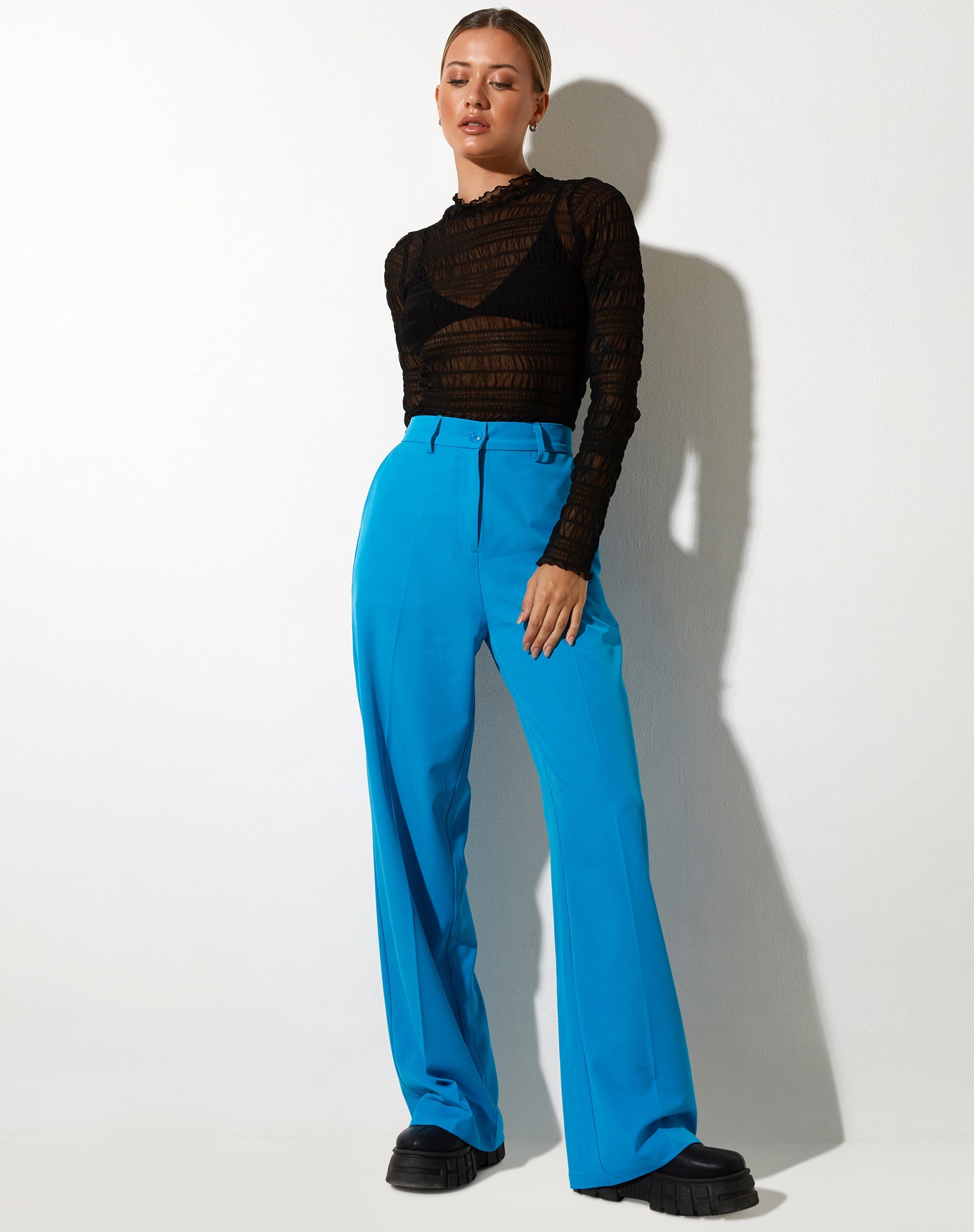 image du pantalon Abba en bleu tailleur
