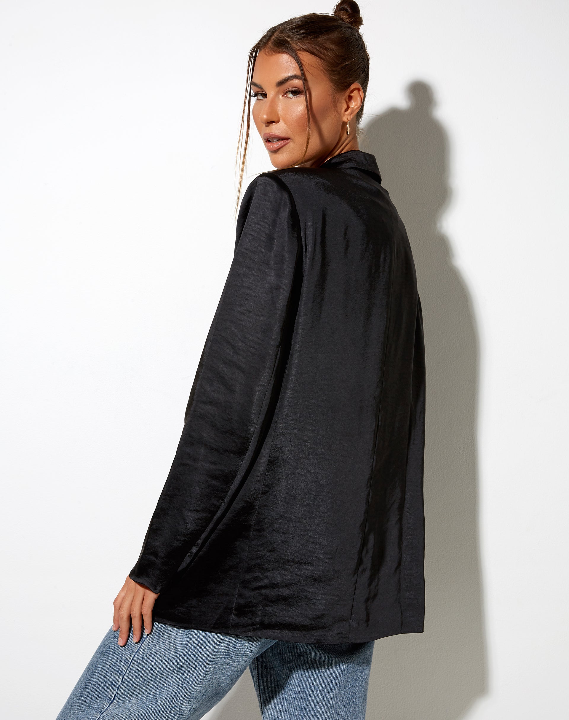 Image de Maiwa Blazer en noir satiné