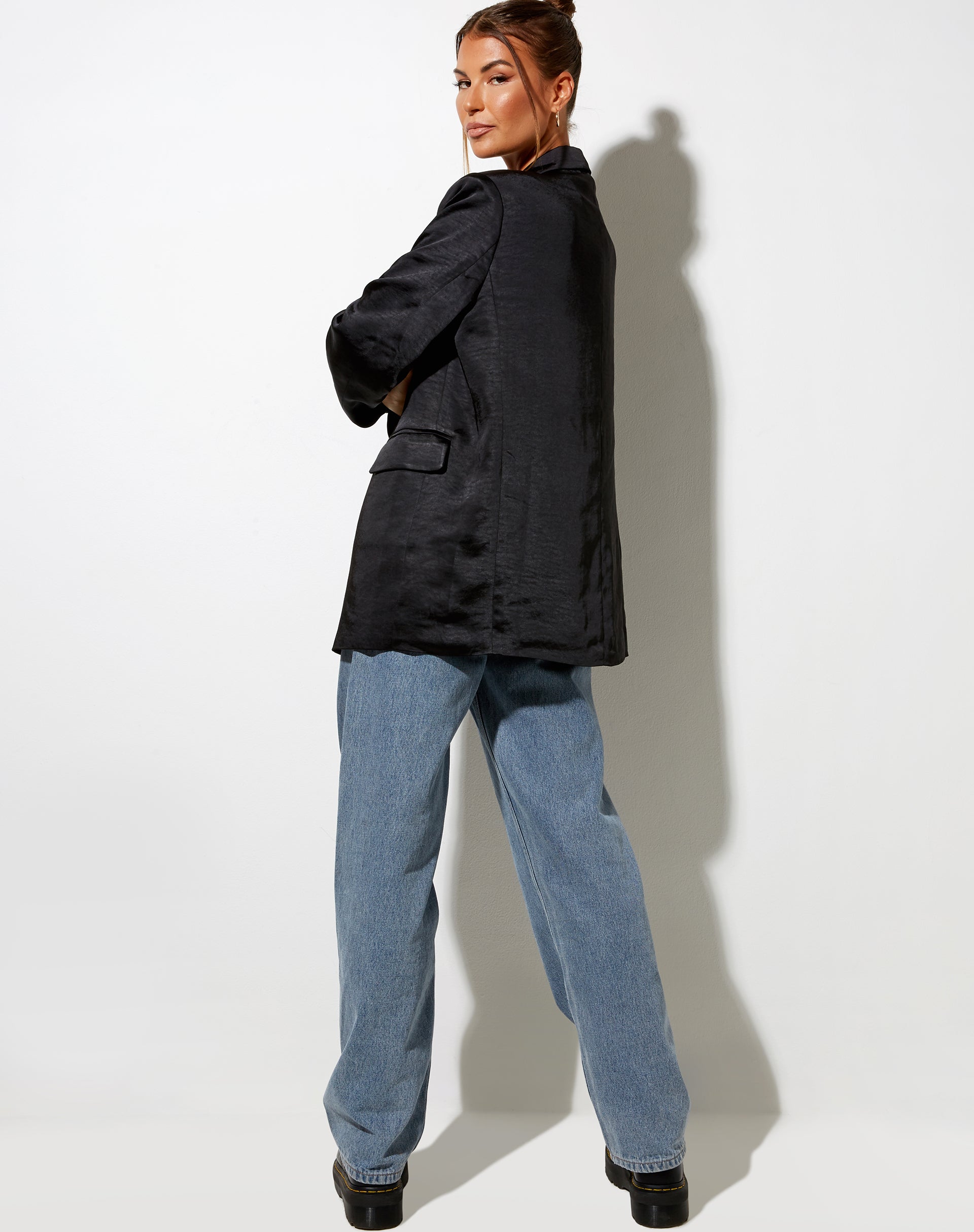 Image de Maiwa Blazer en noir satiné