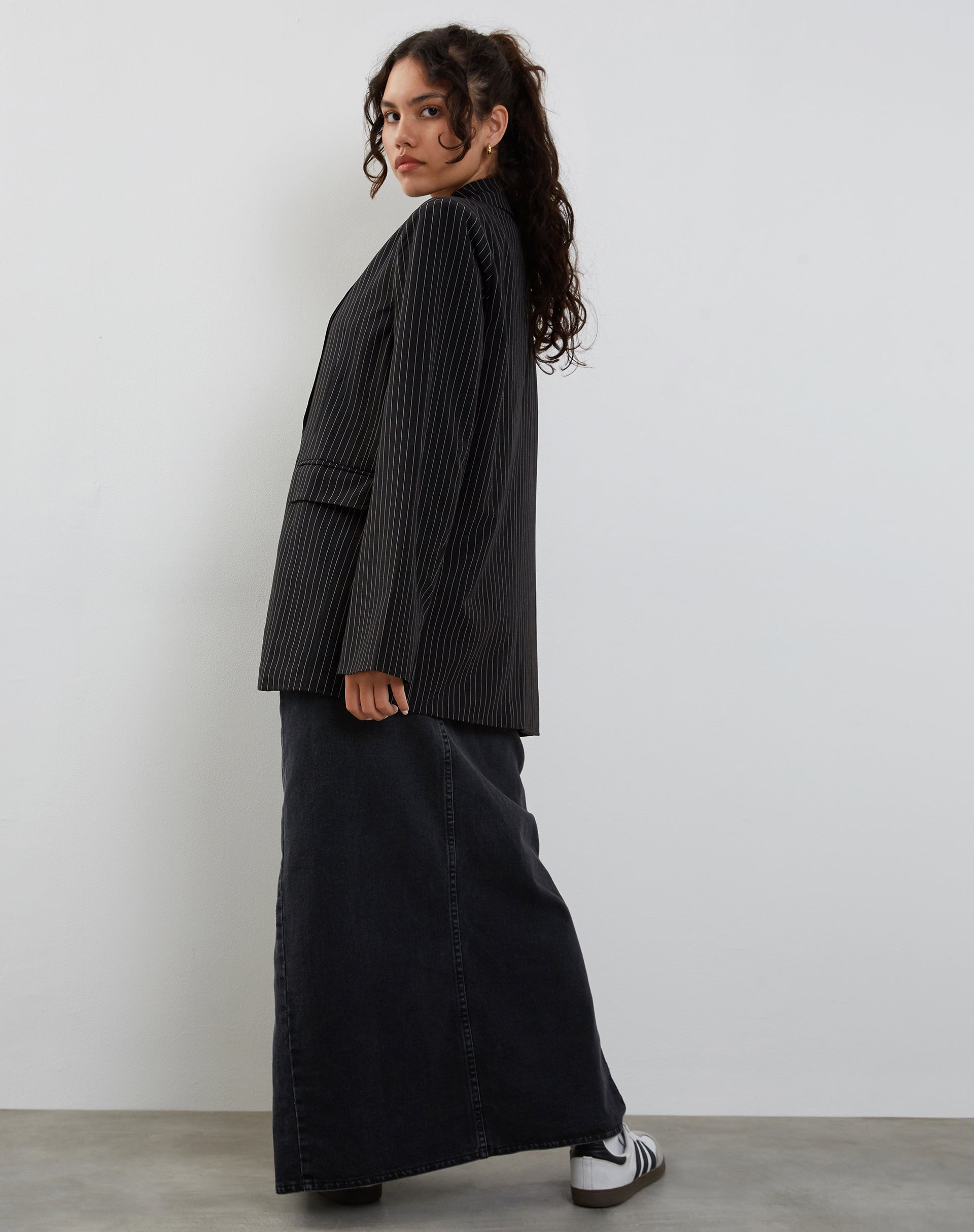 Image de Maiwa Blazer in Pinstripe Black