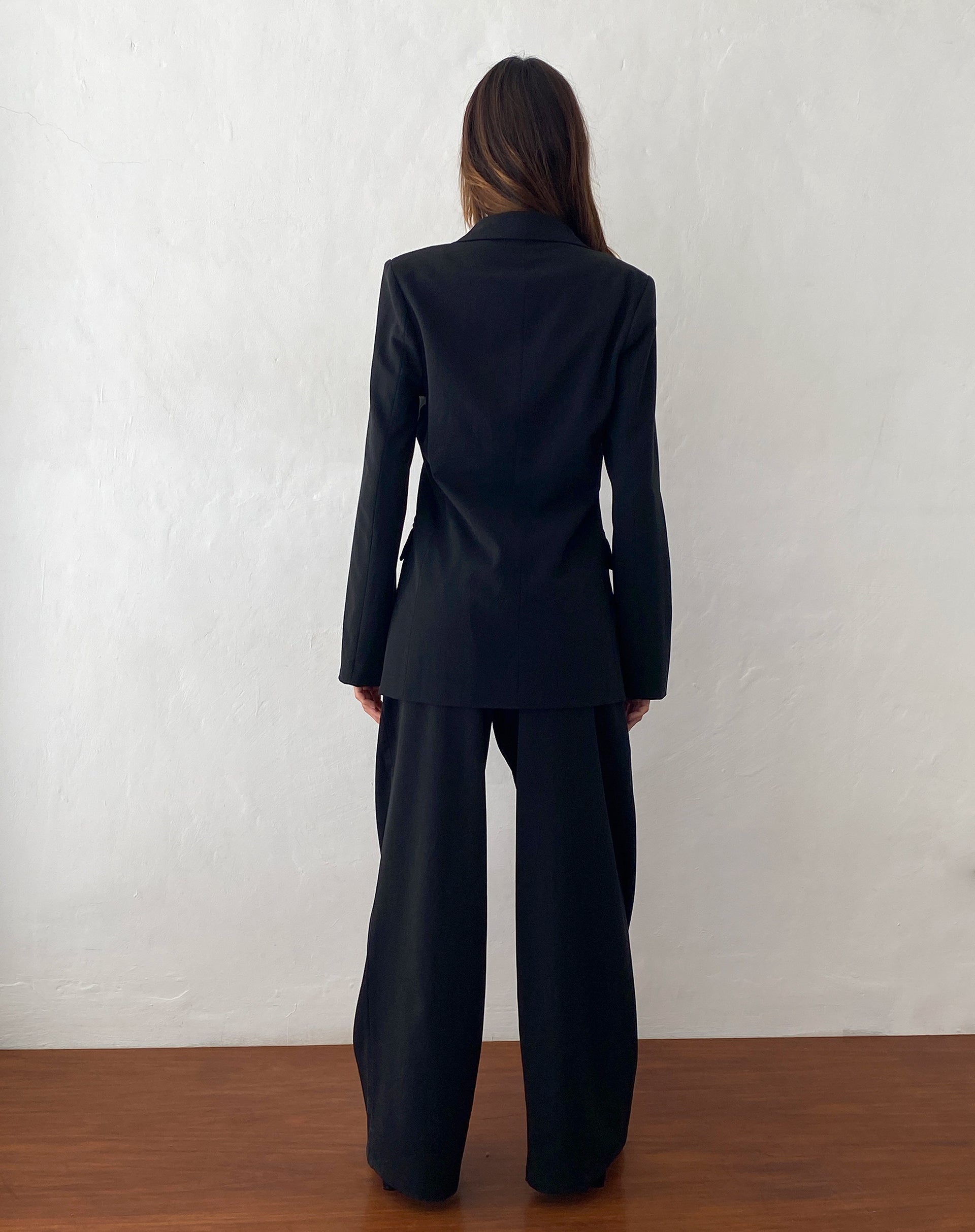 Image de Nailaka Low Rise Wide Leg Tailored Trouser in Black