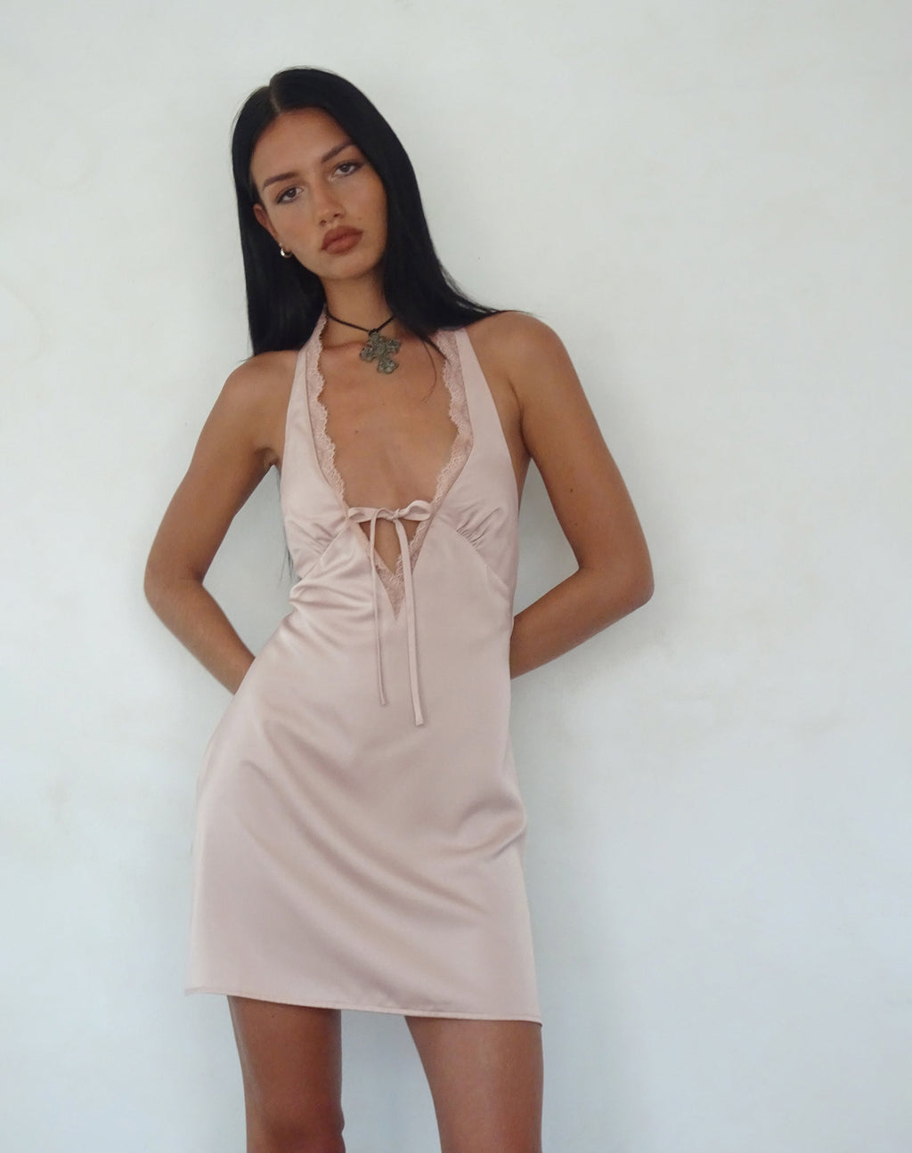 Maruko Mini robe dos nu en satin champagne