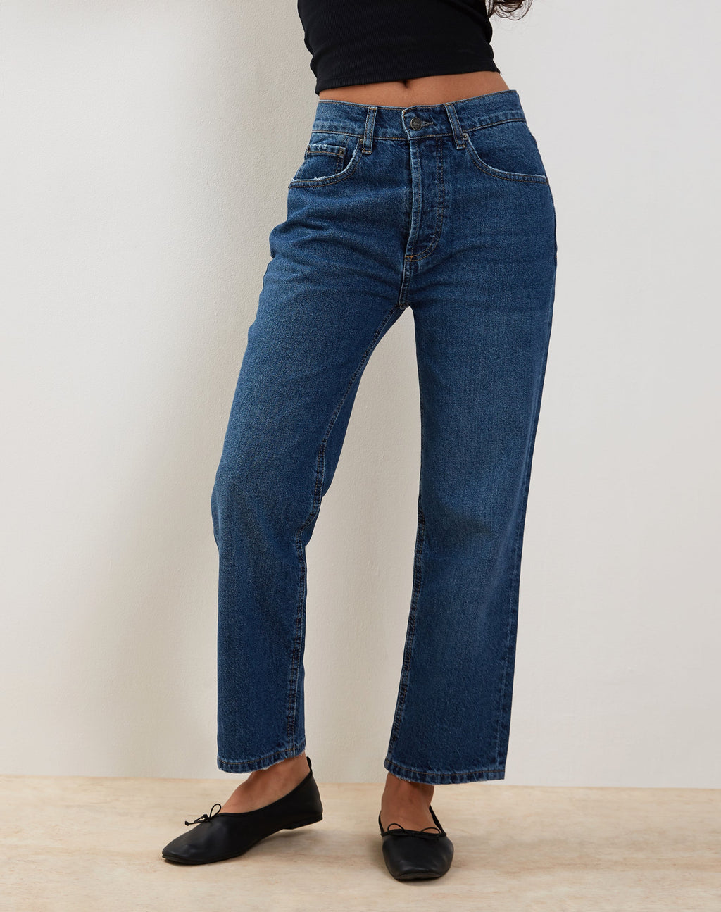Jean à jambe droite mi-haute en bleu moyen Used Denim