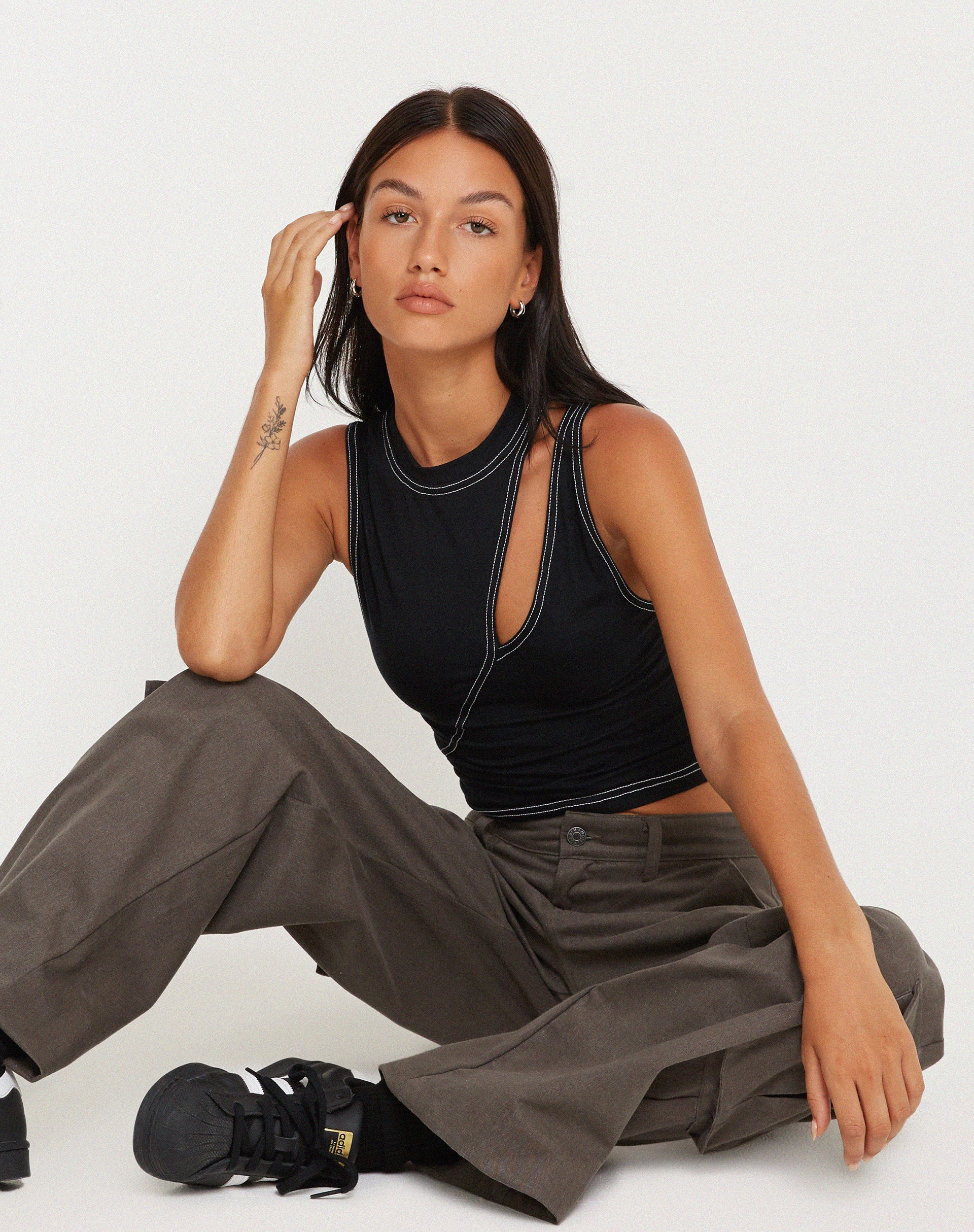 image de Min Cutout Crop Top in Black