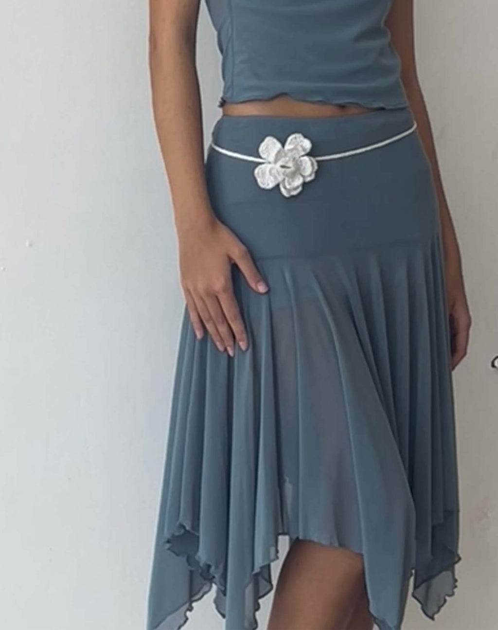 Jovali - Jupe mi-longue taille basse, maille grise bleue