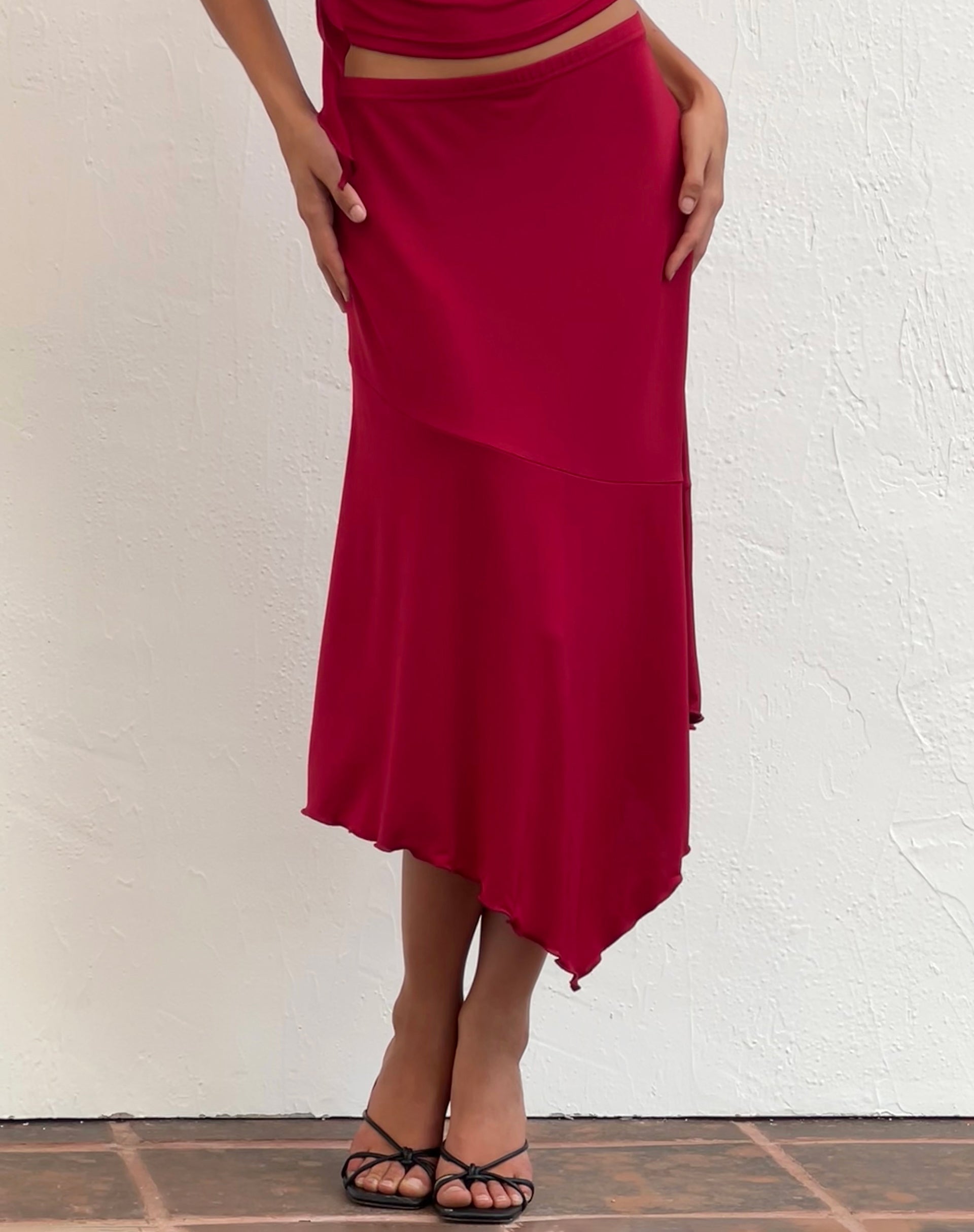 Image de Cinta Low Rise Midi Skirt in Red