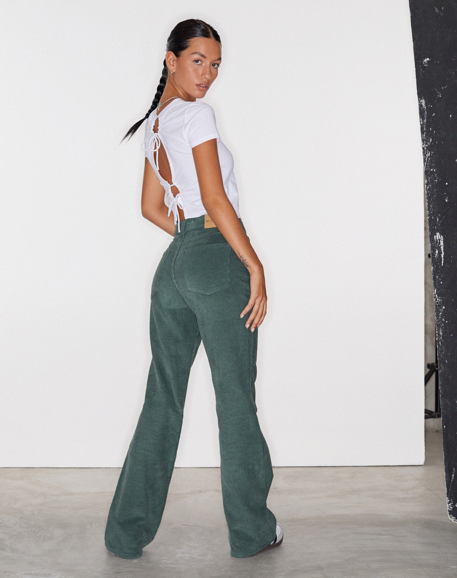 Image de MOTEL X OLIVIA NEILL Jeans Bootleg en Cord Green