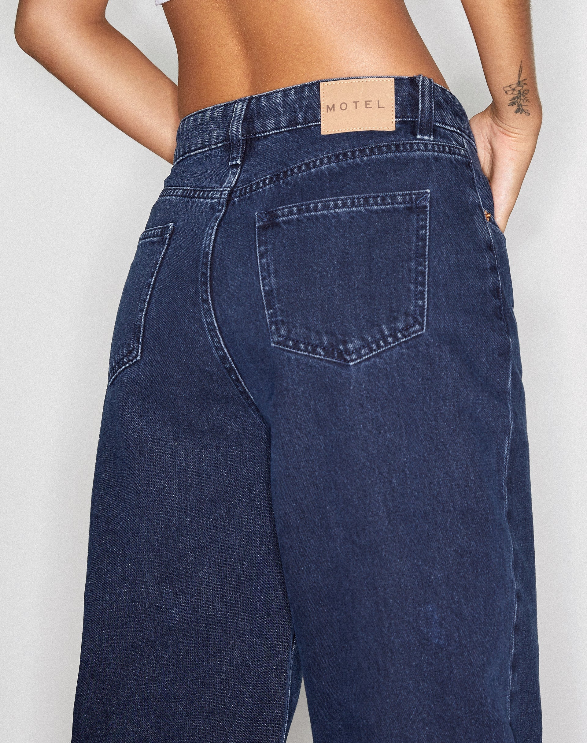 Image de Parallel Jeans en bleu et noir