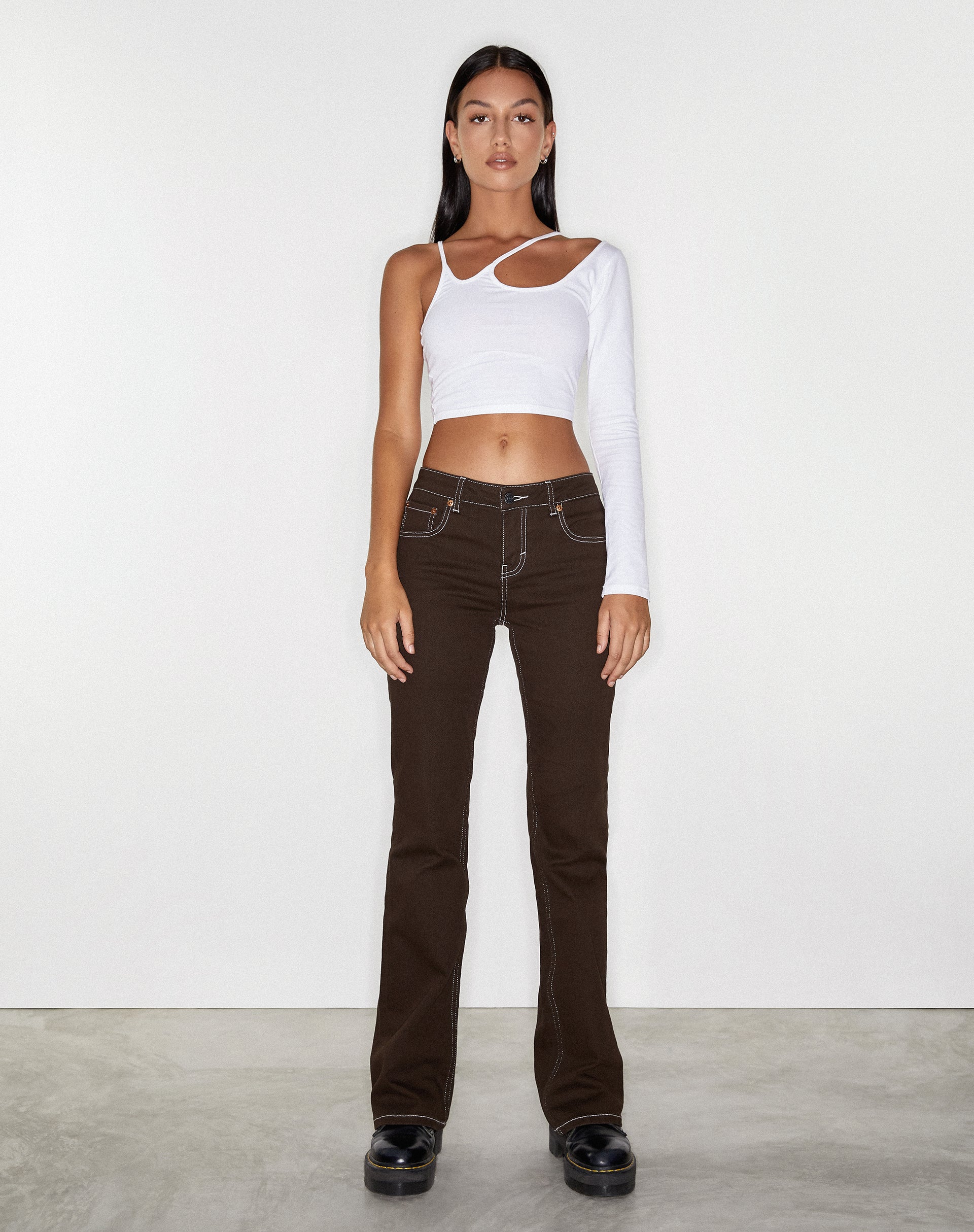 Image de Jeans Bootleg à taille basse en chocolat amer