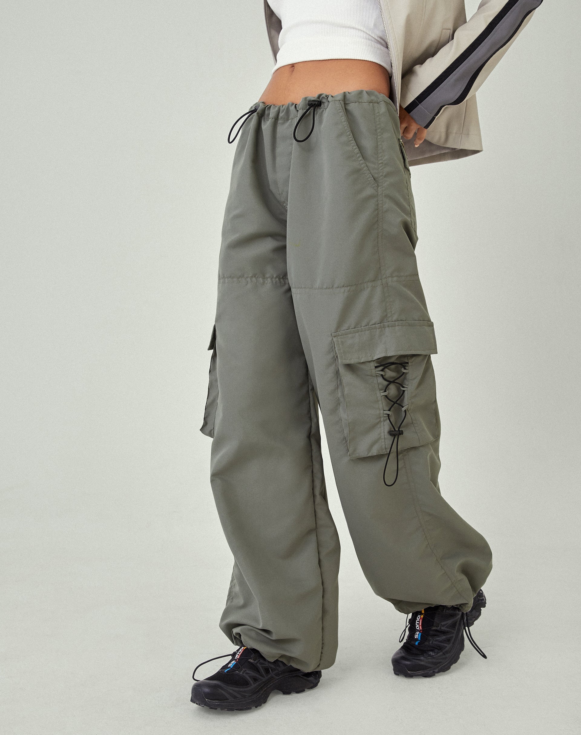 Image de marque de MOTEL X JACQUIE Fabio Pantalon cargo à jambes larges en gris