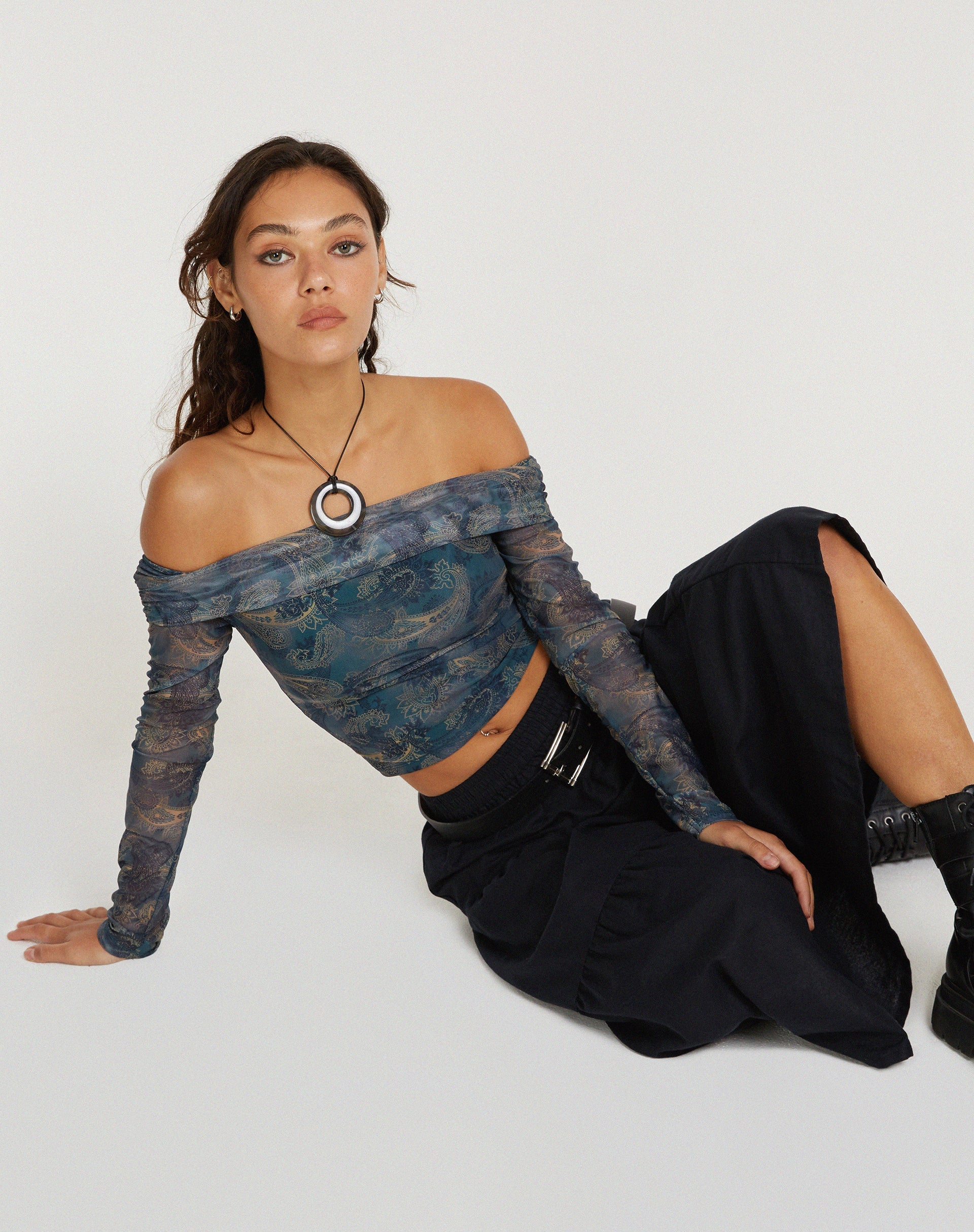 IMAGE DE Nagini Long Sleeve bardot Top in Blue Paisley